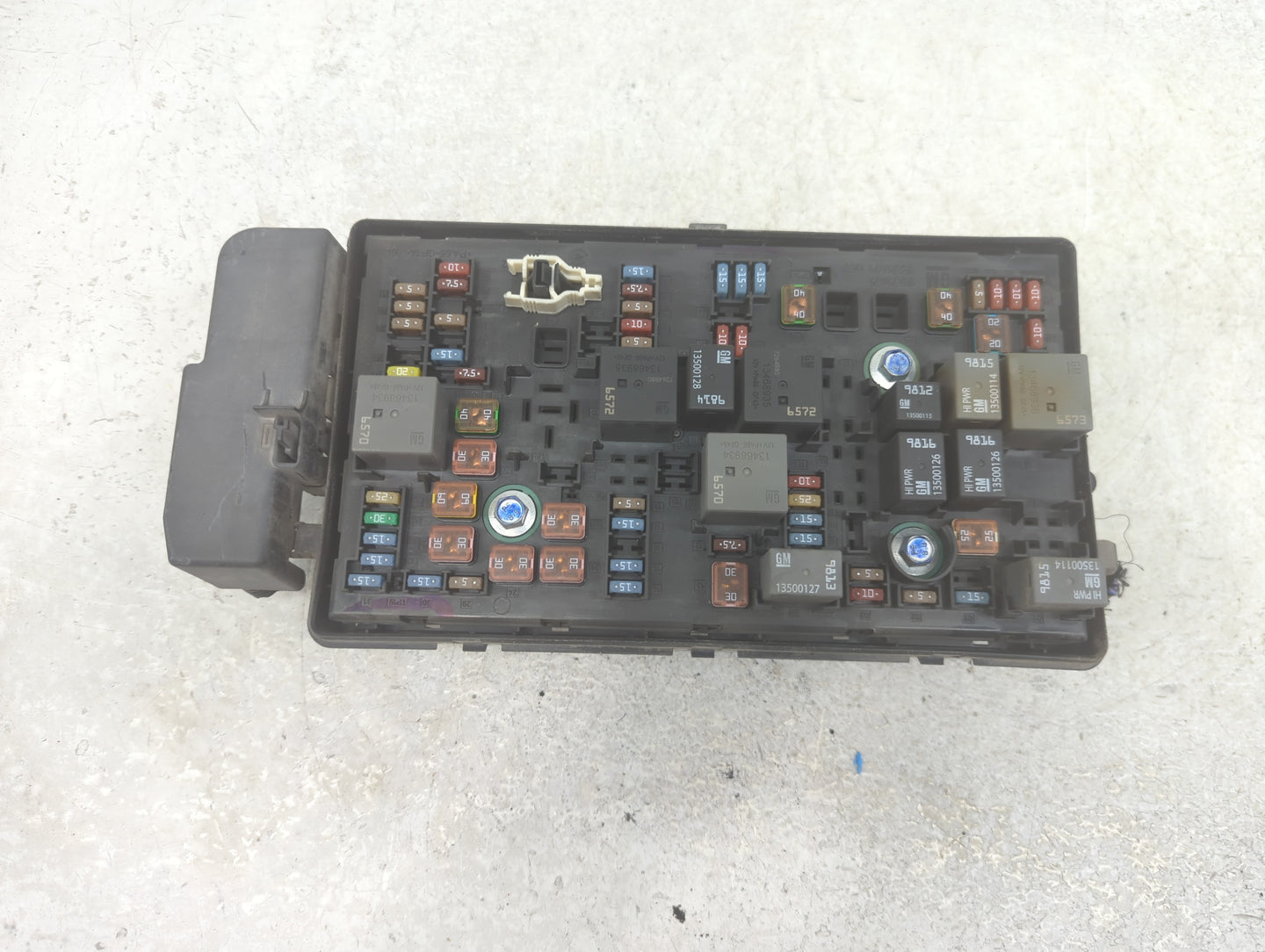 2018-2019 Cadillac Xts Fusebox Fuse Box Panel Relay Module Fits Fits 2018 2019 OEM Used Auto Parts - Oemusedautoparts1.com