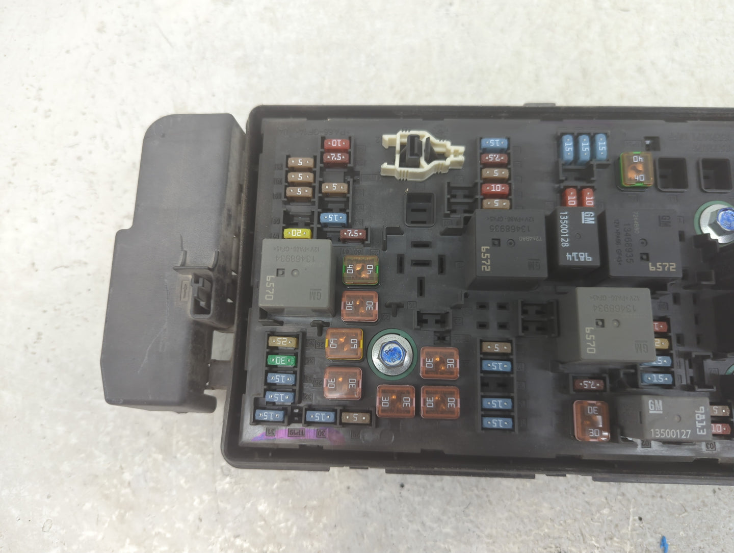 2018-2019 Cadillac Xts Fusebox Fuse Box Panel Relay Module Fits Fits 2018 2019 OEM Used Auto Parts - Oemusedautoparts1.com