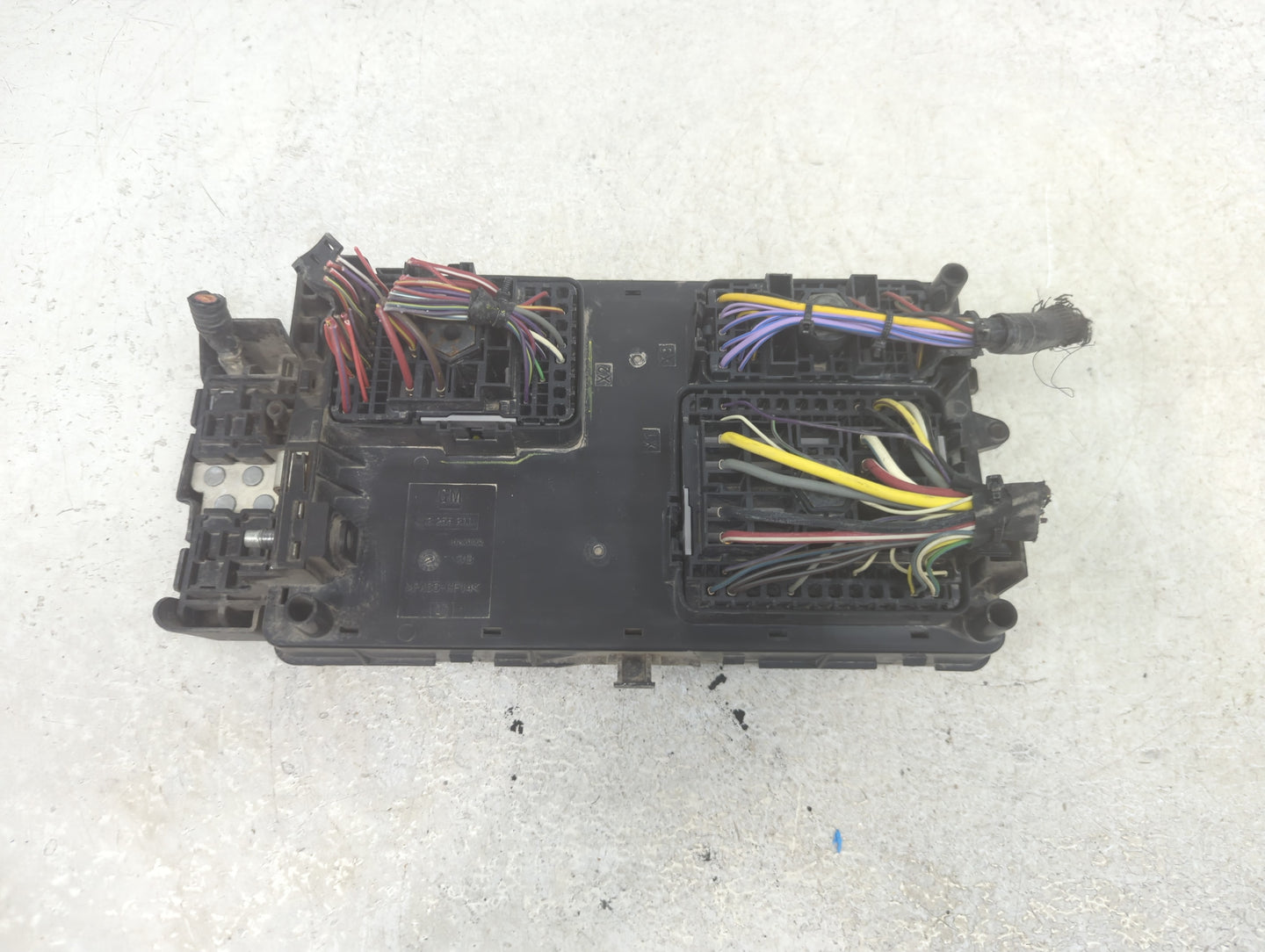 2018-2019 Cadillac Xts Fusebox Fuse Box Panel Relay Module Fits Fits 2018 2019 OEM Used Auto Parts - Oemusedautoparts1.com