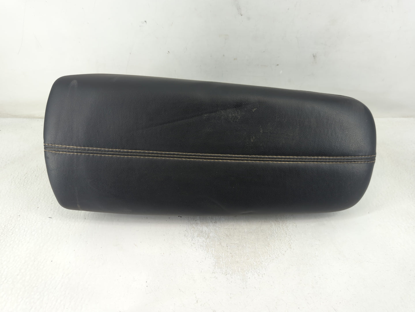 2018 Cadillac Xts Center Console Armrest Cover Lid P/N:(P)820B2R0 Fits OEM Used Auto Parts - Oemusedautoparts1.com