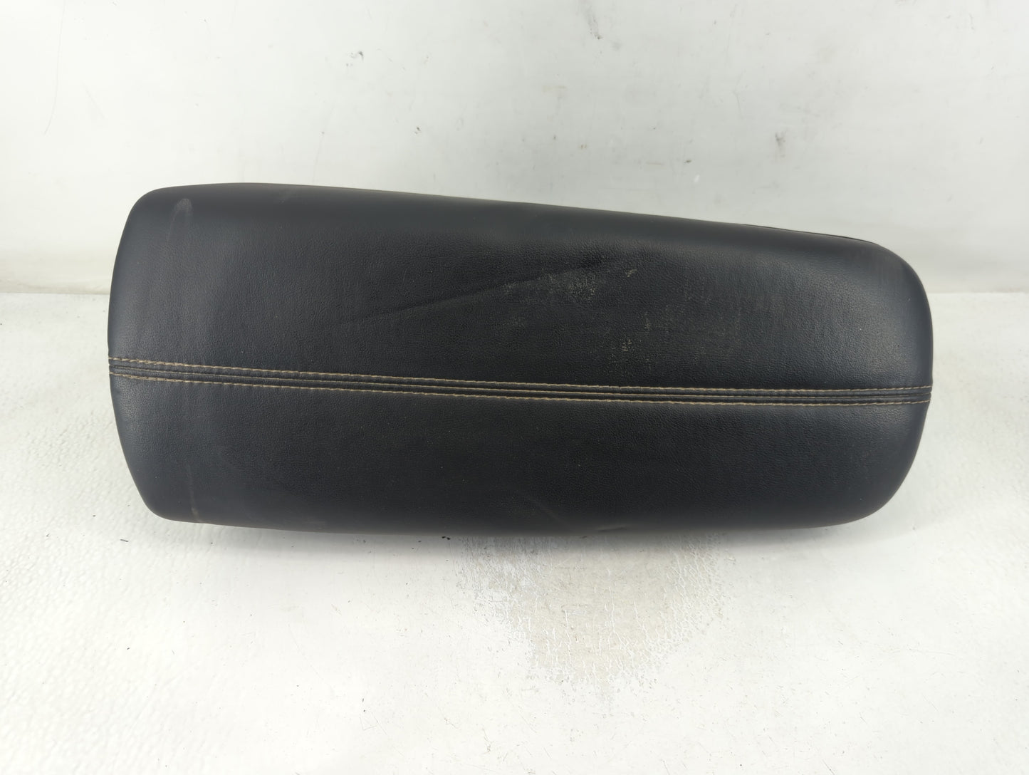 2018 Cadillac Xts Center Console Armrest Cover Lid P/N:(P)820B2R0 Fits OEM Used Auto Parts - Oemusedautoparts1.com