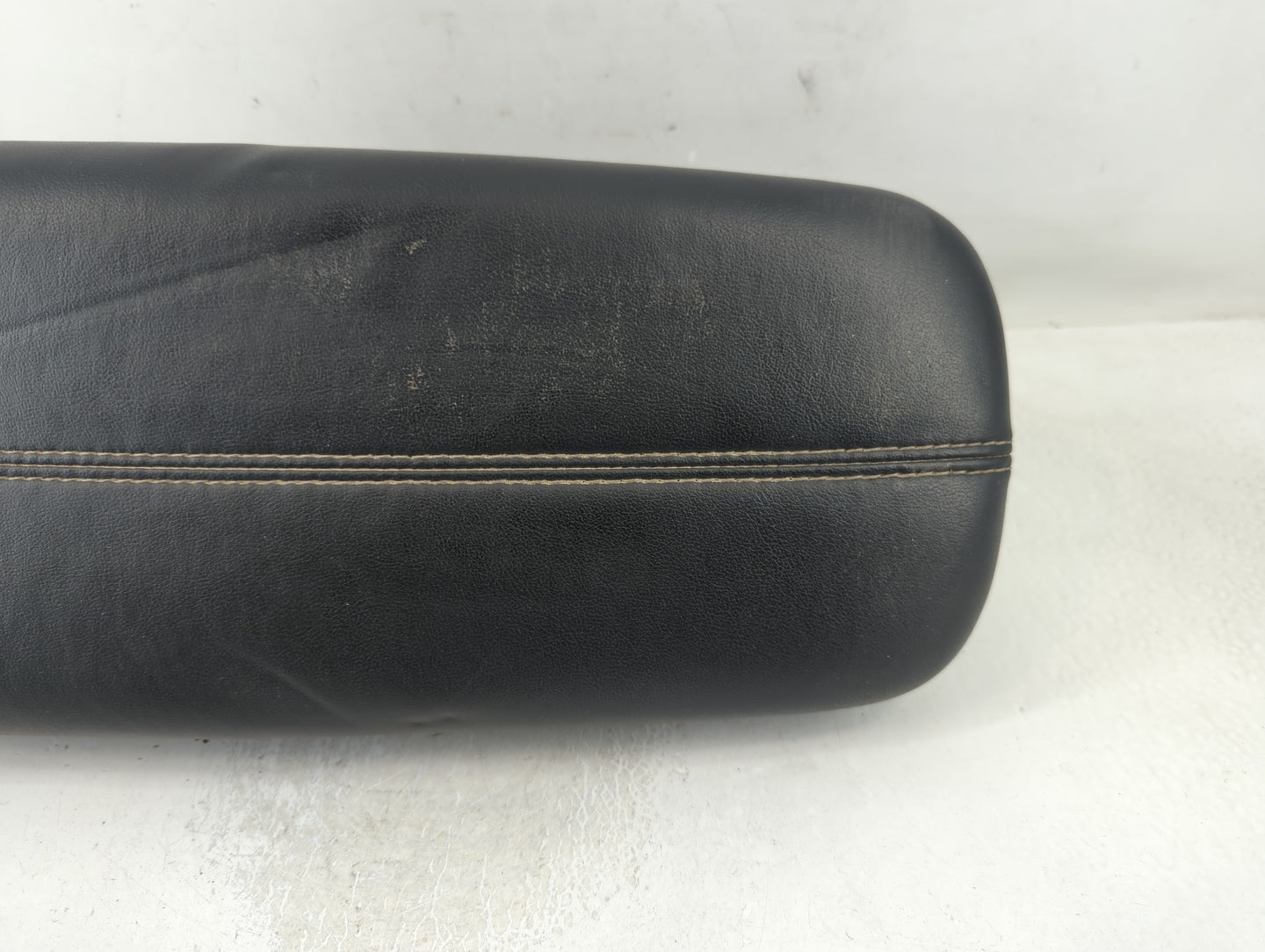 2018 Cadillac Xts Center Console Armrest Cover Lid P/N:(P)820B2R0 Fits OEM Used Auto Parts - Oemusedautoparts1.com