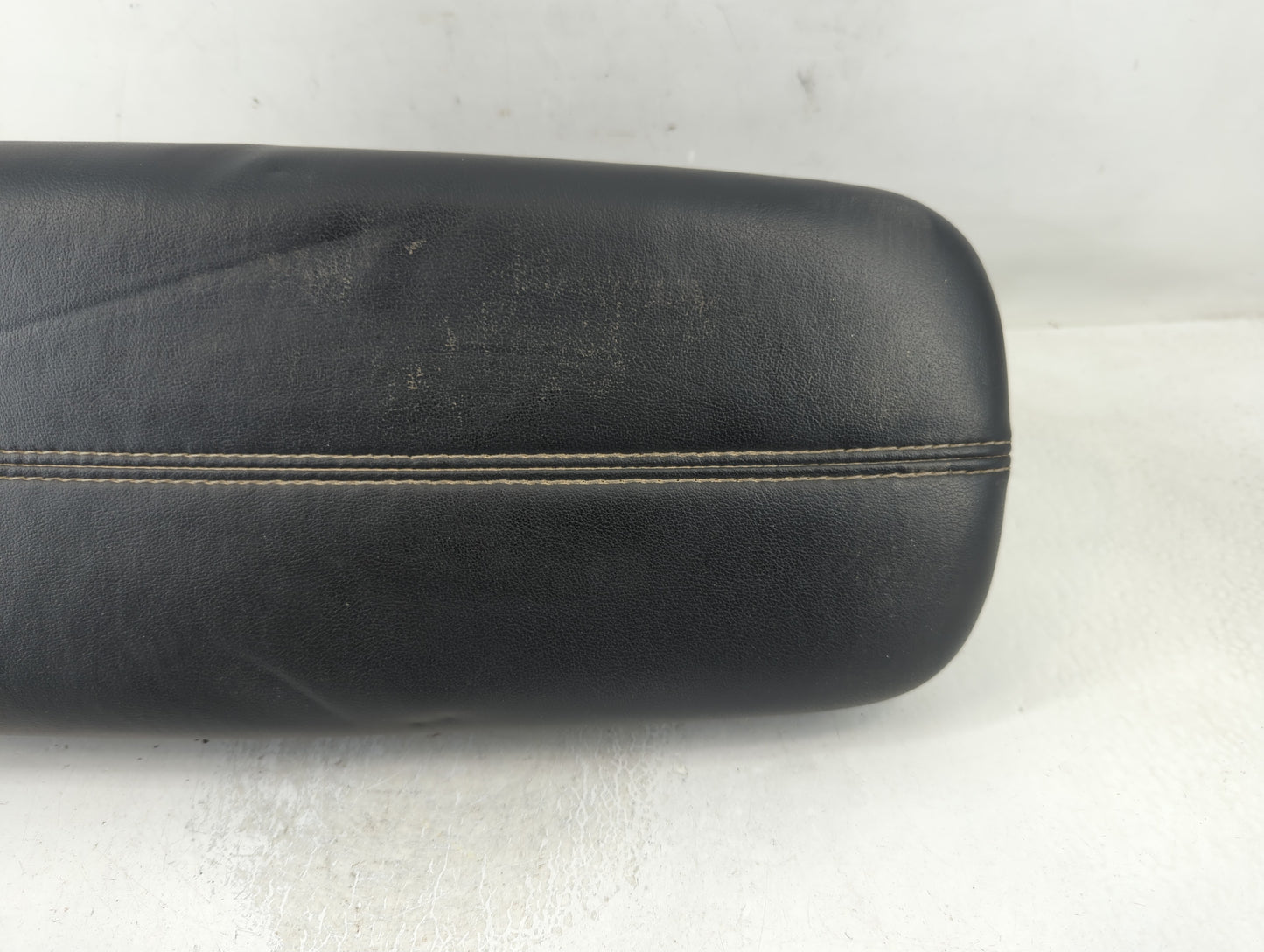 2018 Cadillac Xts Center Console Armrest Cover Lid P/N:(P)820B2R0 Fits OEM Used Auto Parts - Oemusedautoparts1.com