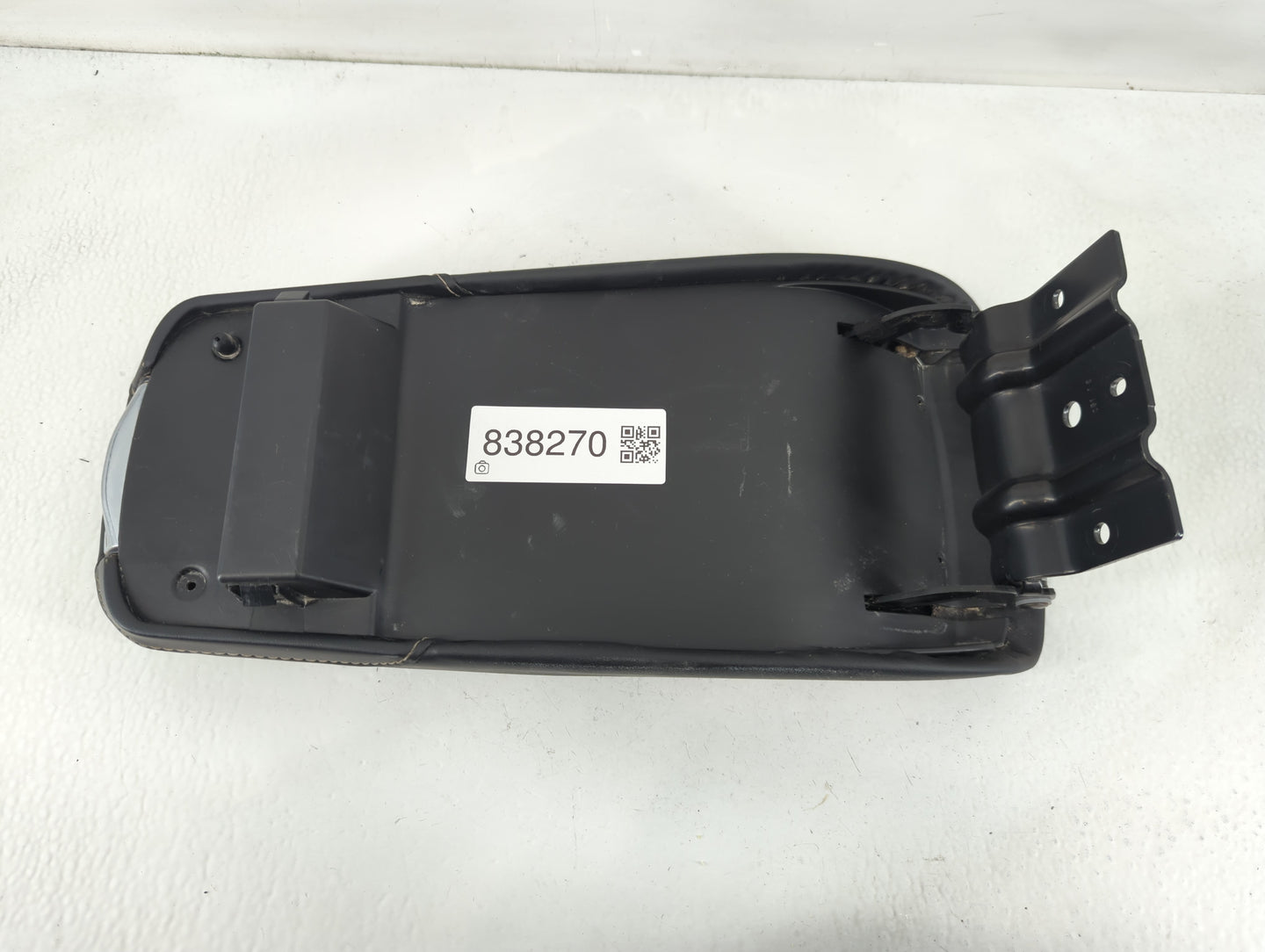 2018 Cadillac Xts Center Console Armrest Cover Lid P/N:(P)820B2R0 Fits OEM Used Auto Parts - Oemusedautoparts1.com