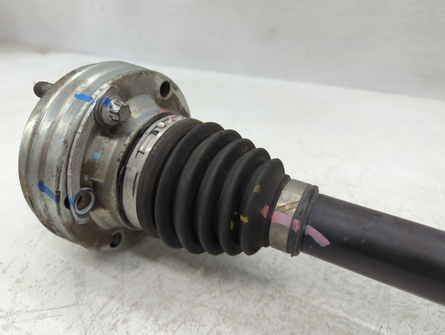 2017-2021 Chevrolet Camaro Axle Shaft Front Passenger Cv C/v - Oemusedautoparts1.com