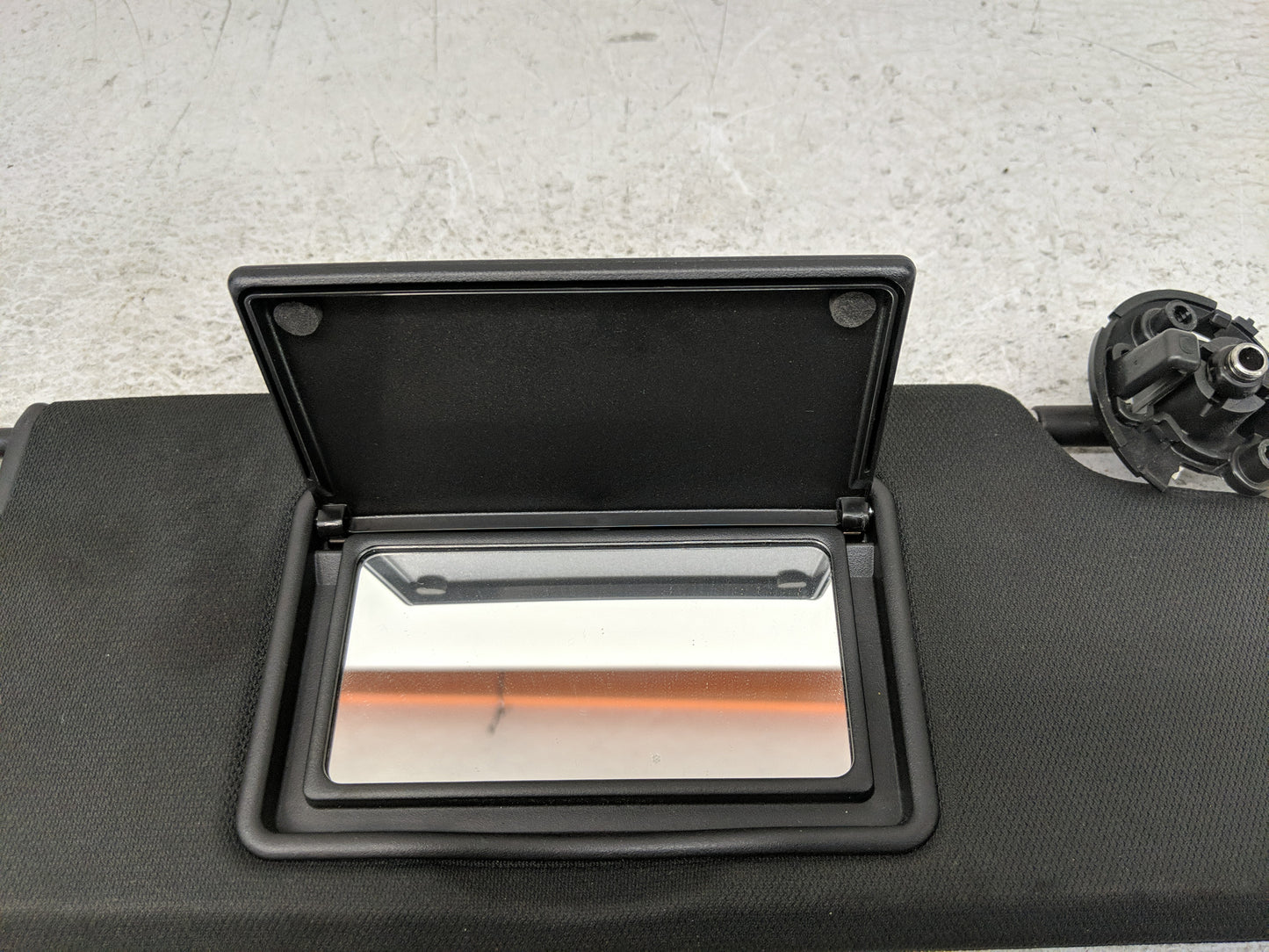 2021 Chevrolet Camaro Sun Visor Shade Replacement Passenger Right Mirror Fits OEM Used Auto Parts - Oemusedautoparts1.com