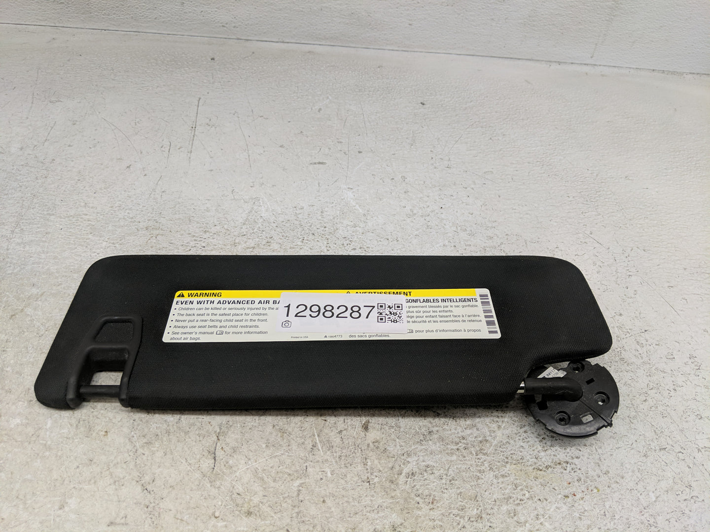 2021 Chevrolet Camaro Sun Visor Shade Replacement Passenger Right Mirror Fits OEM Used Auto Parts - Oemusedautoparts1.com