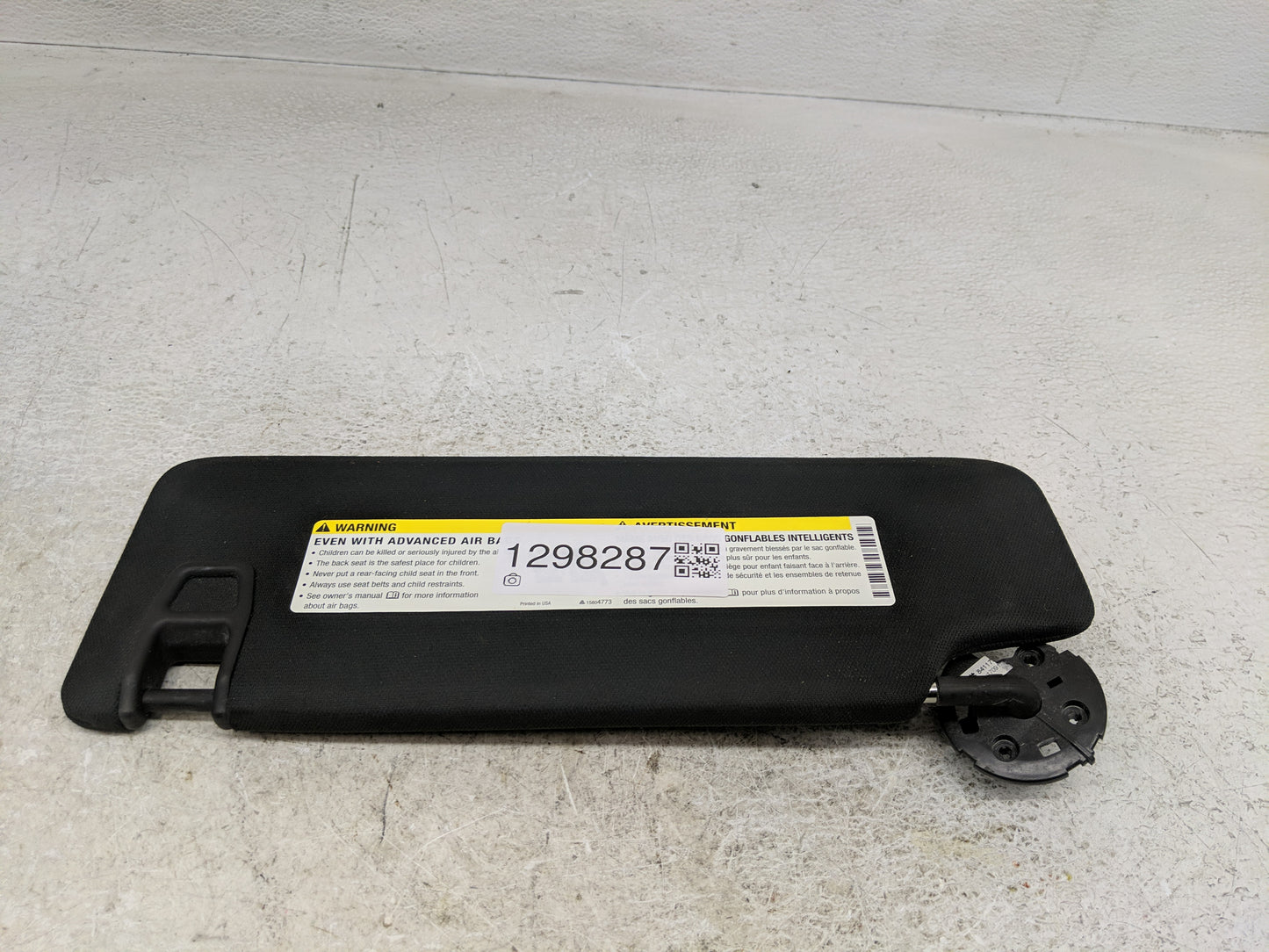 2021 Chevrolet Camaro Sun Visor Shade Replacement Passenger Right Mirror Fits OEM Used Auto Parts - Oemusedautoparts1.com