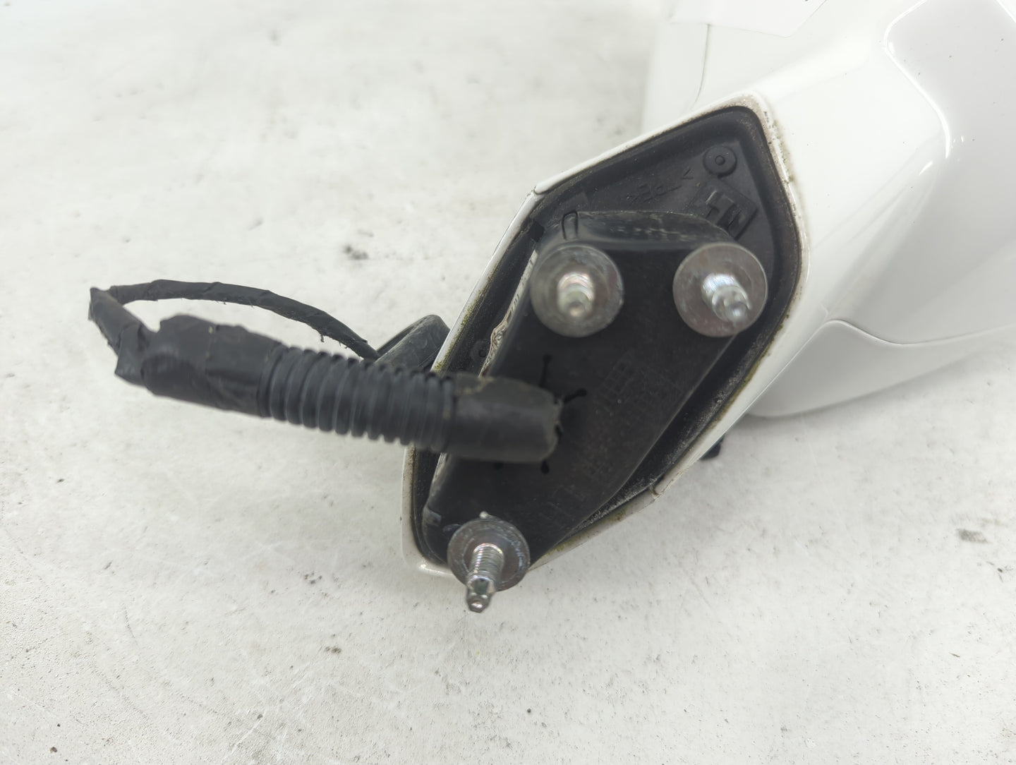 2016-2019 Chevrolet Camaro Driver Side View Mirror - Left Door Mirror OEM Used - Oemusedautoparts1.com