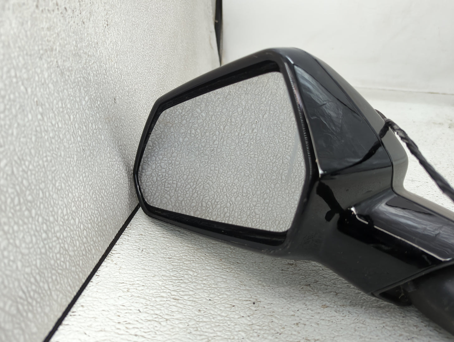 2016-2019 Chevrolet Camaro Driver Side View Mirror - Left Door Mirror OEM Used - Oemusedautoparts1.com