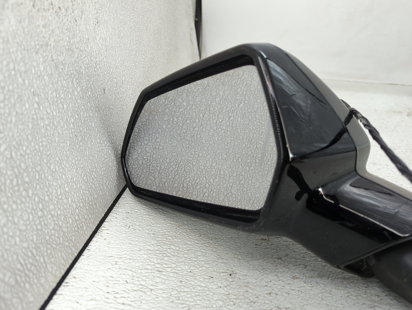 2016-2019 Chevrolet Camaro Driver Side View Mirror - Left Door Mirror OEM Used - Oemusedautoparts1.com