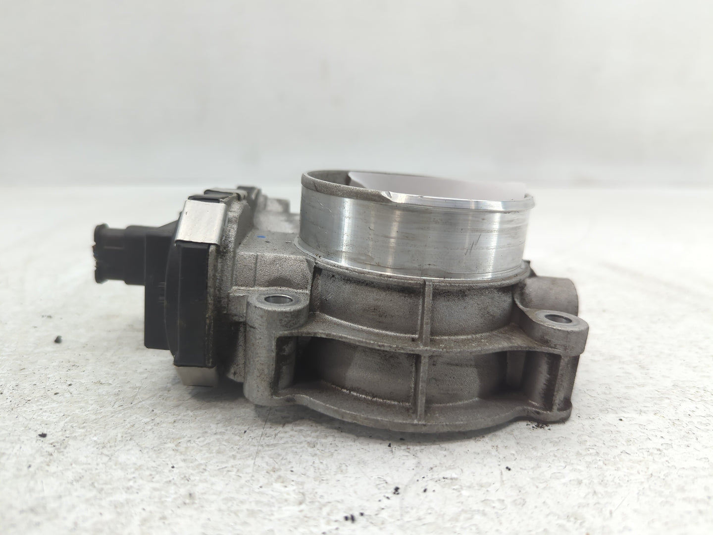 2016-2021 Chevrolet Camaro Throttle Body P/N:12671014 Fits Fits 2016 2017 2018 2019 2020 2021 2022 OEM Used Auto Parts - Oem
