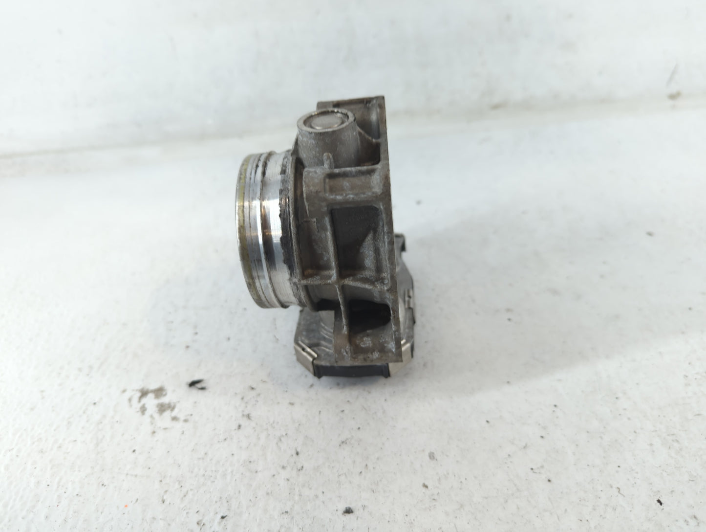 2016-2021 Chevrolet Camaro Throttle Body P/N:12670837AA Fits Fits 2013 2014 2015 2016 2017 2018 2019 2020 2021 OEM Used Auto