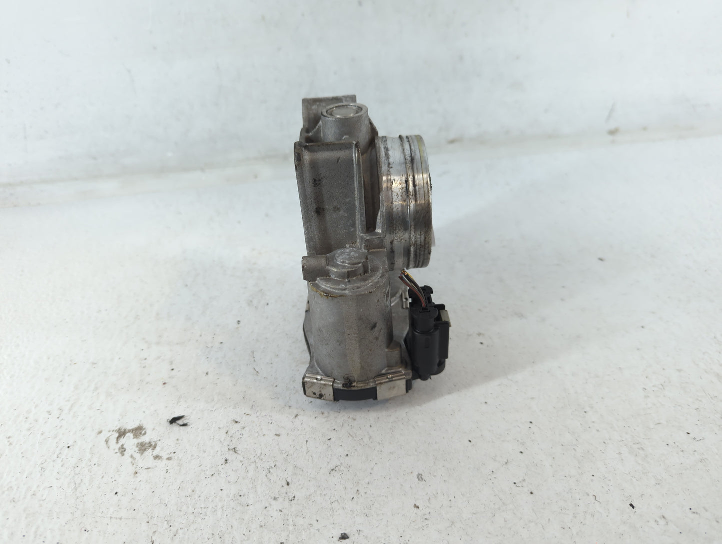 2016-2021 Chevrolet Camaro Throttle Body P/N:12670837AA Fits Fits 2013 2014 2015 2016 2017 2018 2019 2020 2021 OEM Used Auto
