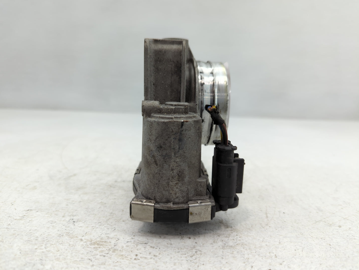 2016-2021 Chevrolet Camaro Throttle Body P/N:12670837AA Fits Fits 2013 2014 2015 2016 2017 2018 2019 2020 2021 OEM Used Auto