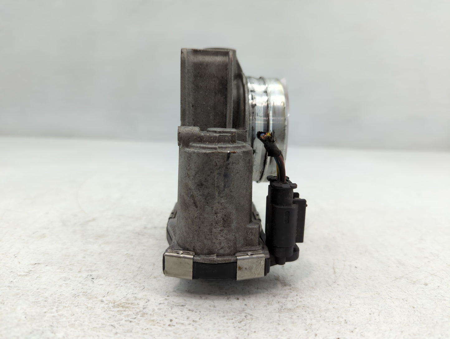2016-2021 Chevrolet Camaro Throttle Body P/N:12670837AA Fits Fits 2013 2014 2015 2016 2017 2018 2019 2020 2021 OEM Used Auto