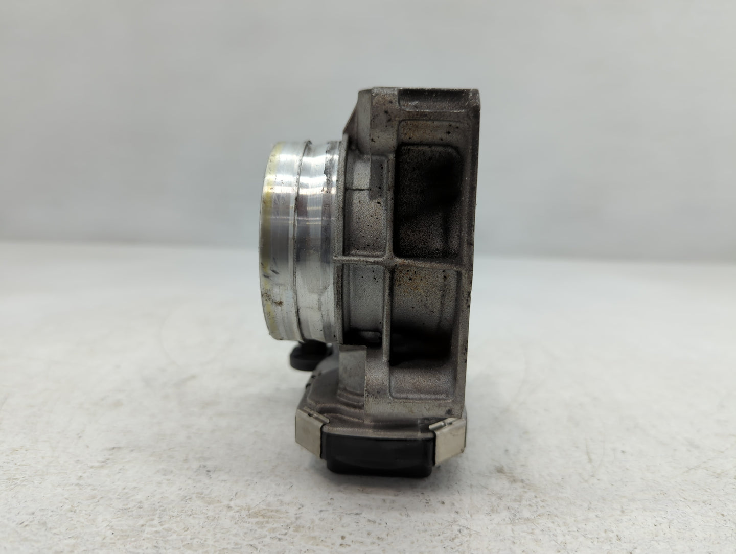 2016-2021 Chevrolet Camaro Throttle Body P/N:12670837AA Fits Fits 2013 2014 2015 2016 2017 2018 2019 2020 2021 OEM Used Auto