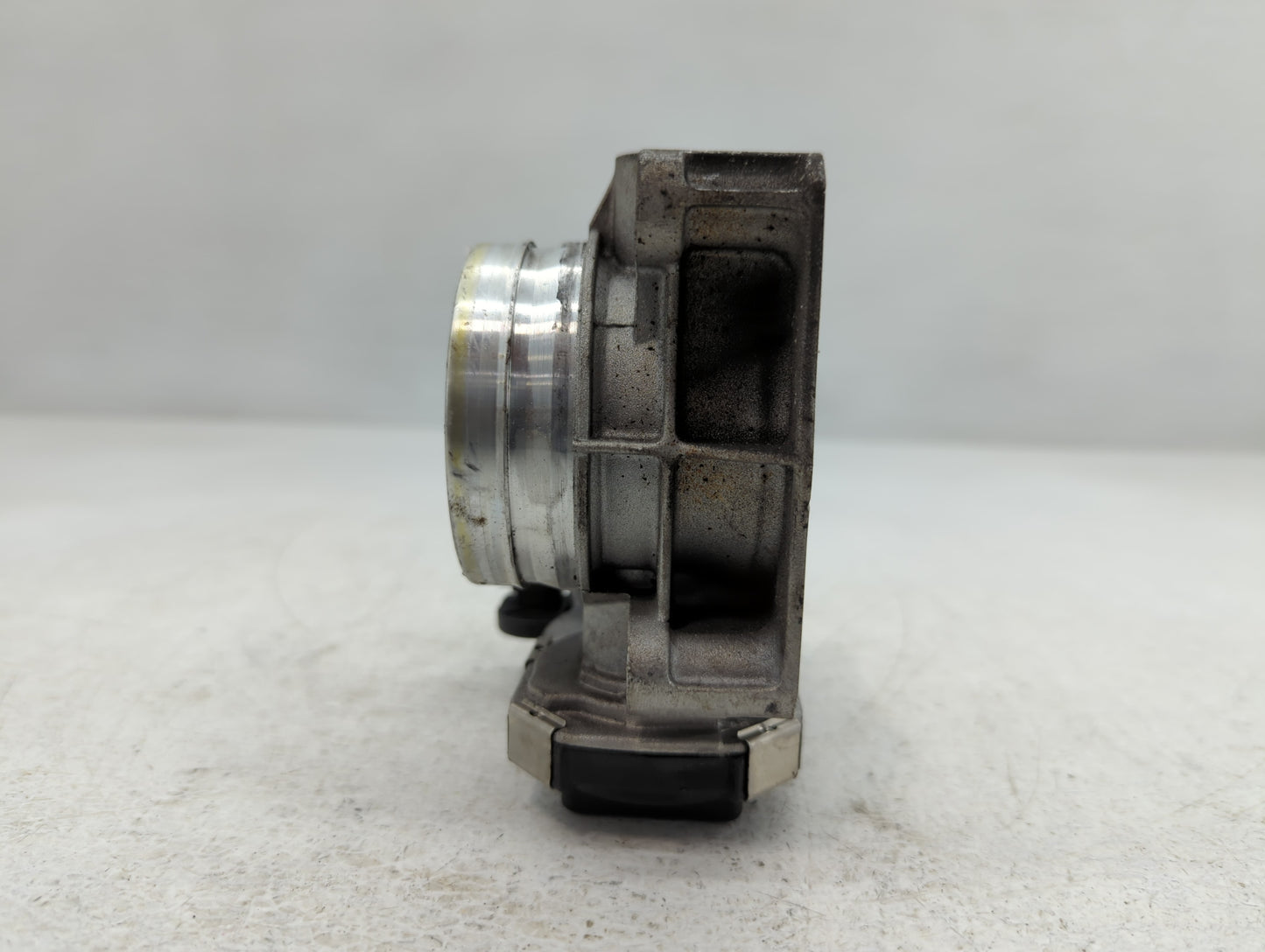 2016-2021 Chevrolet Camaro Throttle Body P/N:12670837AA Fits Fits 2013 2014 2015 2016 2017 2018 2019 2020 2021 OEM Used Auto