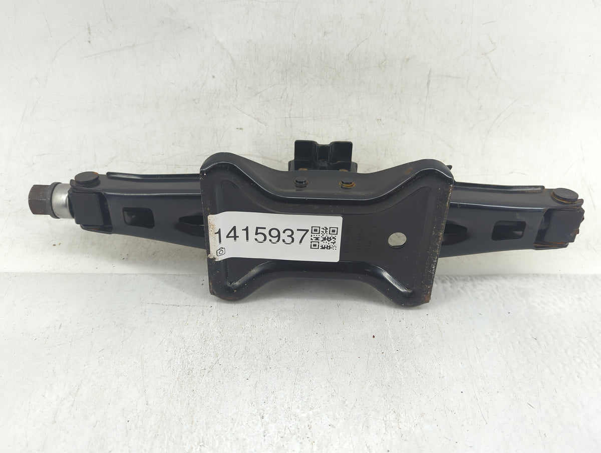 2018 Chevrolet City Express Spare Scissor Car Jack - Oemusedautoparts1.com