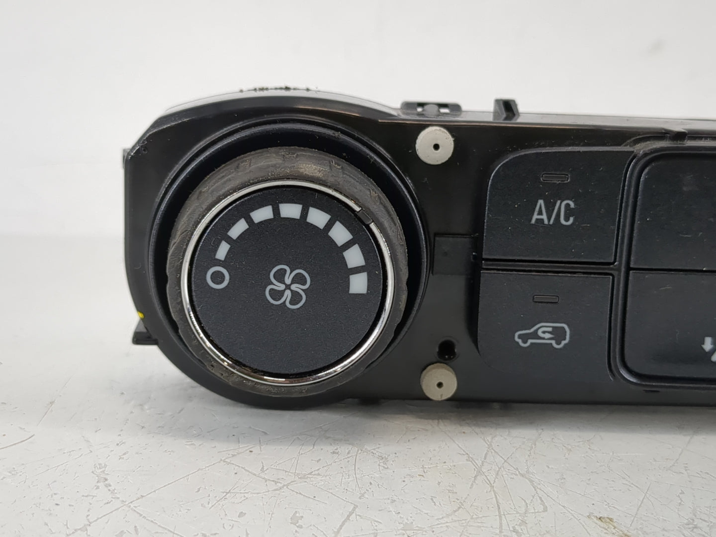 2015-2022 Chevrolet Colorado Climate Control Module Temperature AC/Heater Replacement P/N:84199202 Fits OEM Used Auto Parts 