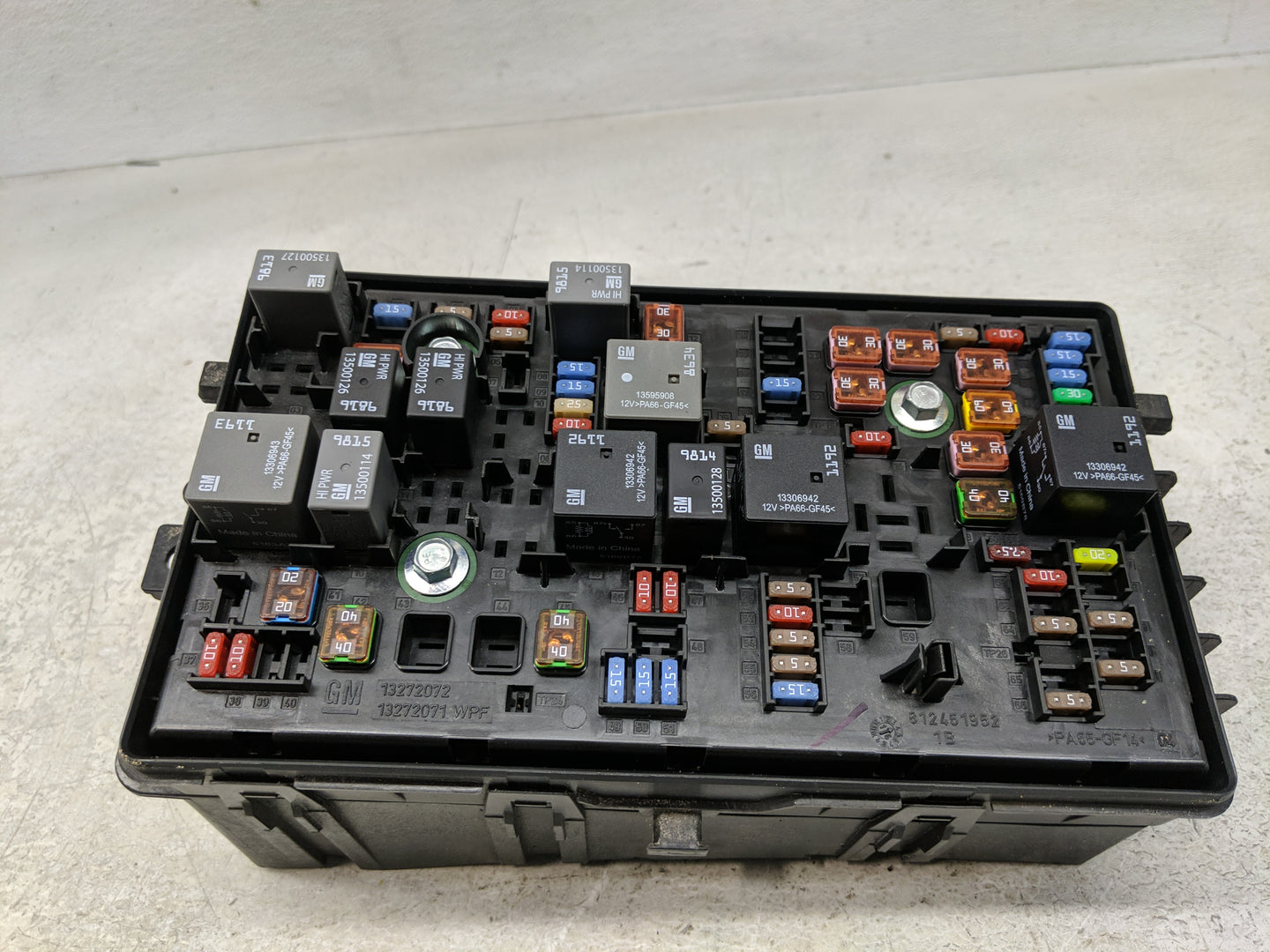 2018 Chevrolet Colorado Fusebox Fuse Box Panel Relay Module P/N:812461952 Fits Fits 2019 2020 2021 2022 OEM Used Auto Parts 