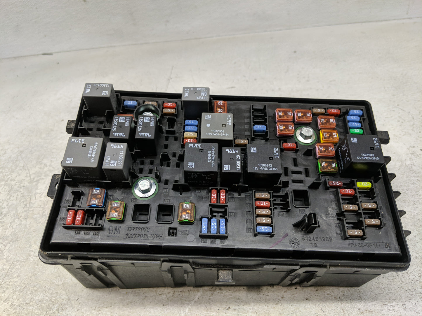 2018 Chevrolet Colorado Fusebox Fuse Box Panel Relay Module P/N:812461952 Fits Fits 2019 2020 2021 2022 OEM Used Auto Parts 