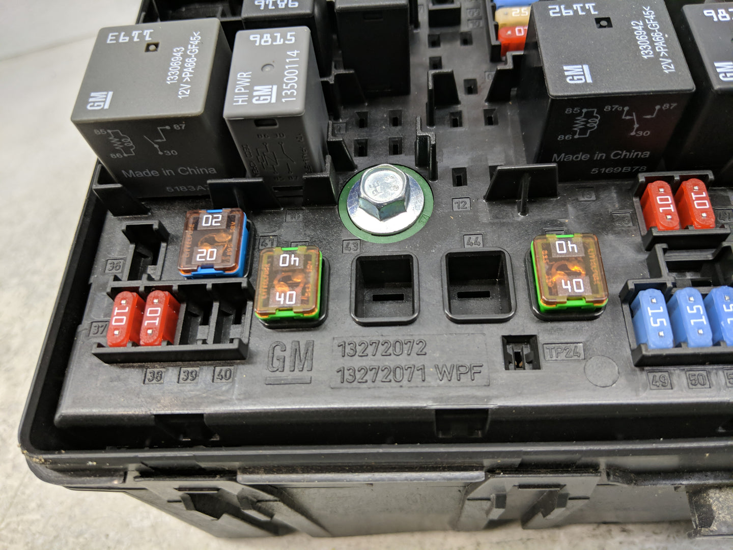2018 Chevrolet Colorado Fusebox Fuse Box Panel Relay Module P/N:812461952 Fits Fits 2019 2020 2021 2022 OEM Used Auto Parts 