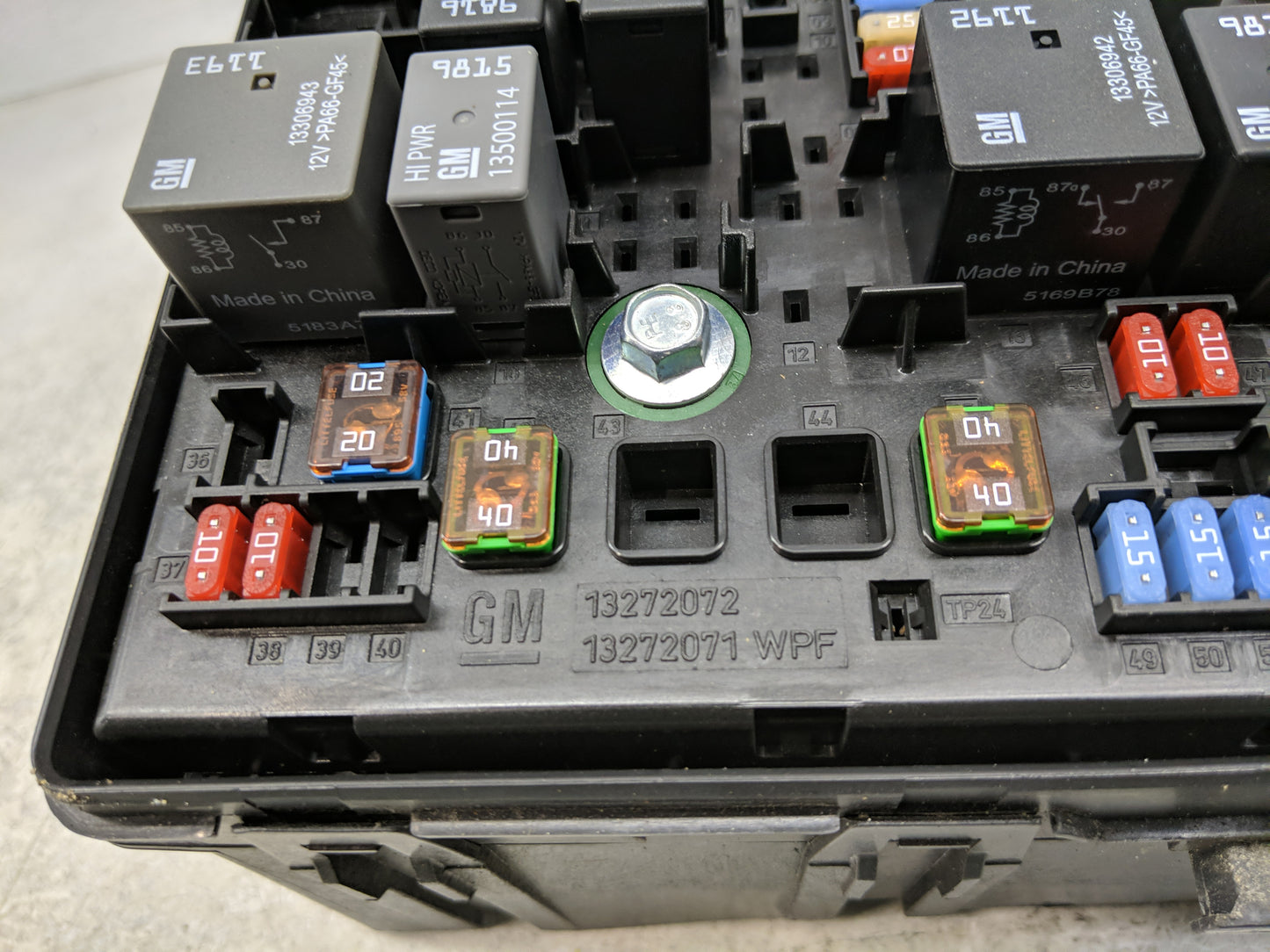 2018 Chevrolet Colorado Fusebox Fuse Box Panel Relay Module P/N:812461952 Fits Fits 2019 2020 2021 2022 OEM Used Auto Parts 