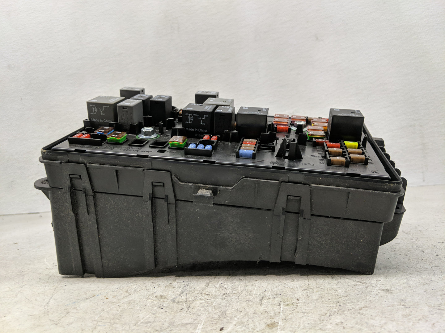 2018 Chevrolet Colorado Fusebox Fuse Box Panel Relay Module P/N:812461952 Fits Fits 2019 2020 2021 2022 OEM Used Auto Parts 