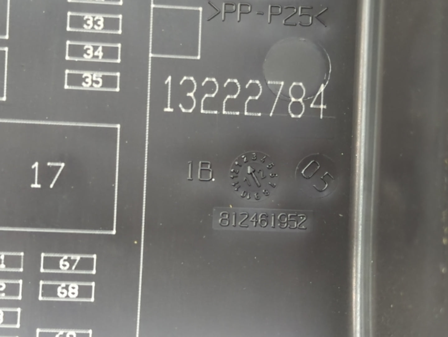 2018 Chevrolet Colorado Fusebox Fuse Box Panel Relay Module P/N:812461952 Fits Fits 2019 2020 2021 2022 OEM Used Auto Parts 