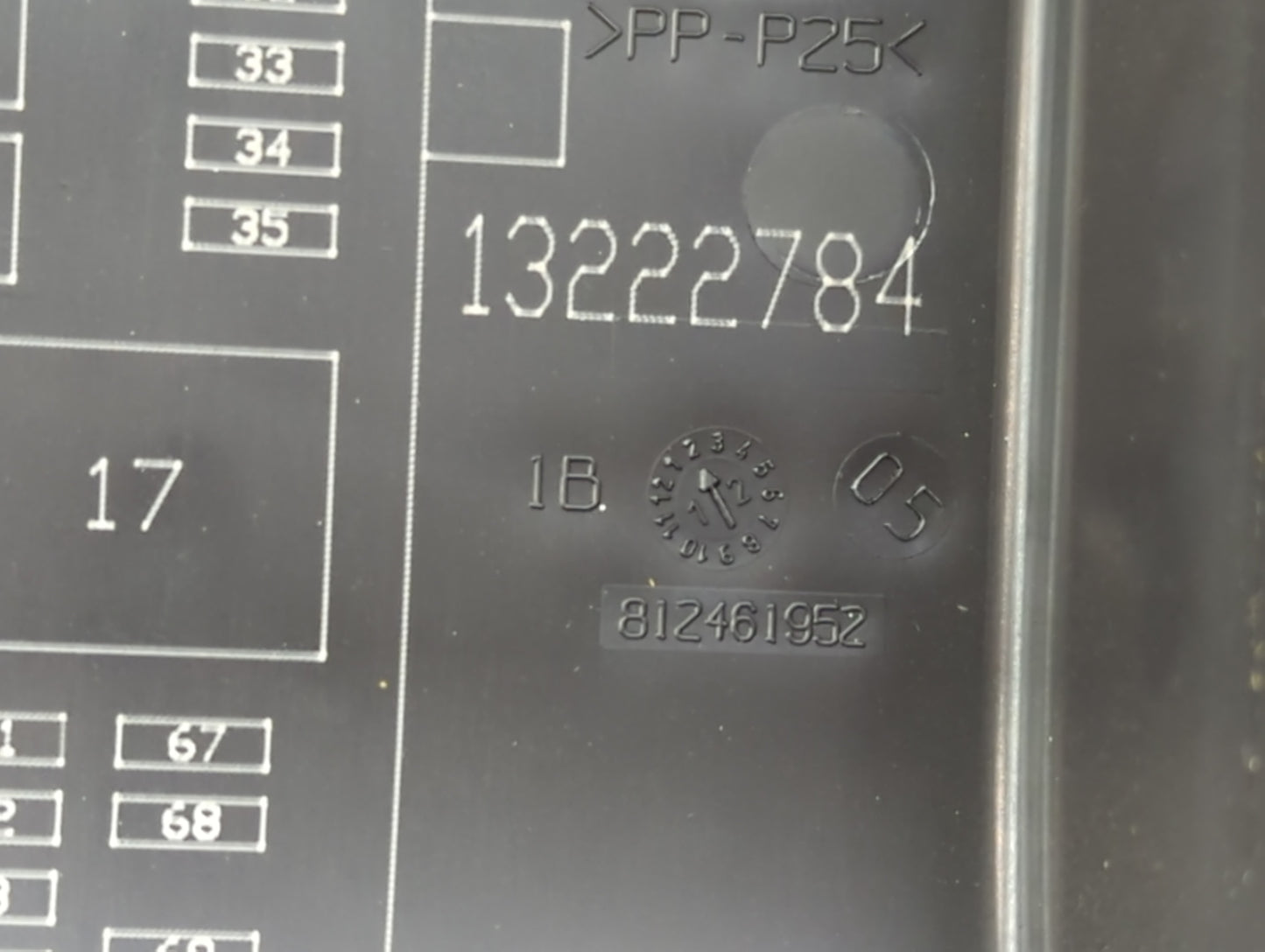 2018 Chevrolet Colorado Fusebox Fuse Box Panel Relay Module P/N:812461952 Fits Fits 2019 2020 2021 2022 OEM Used Auto Parts 