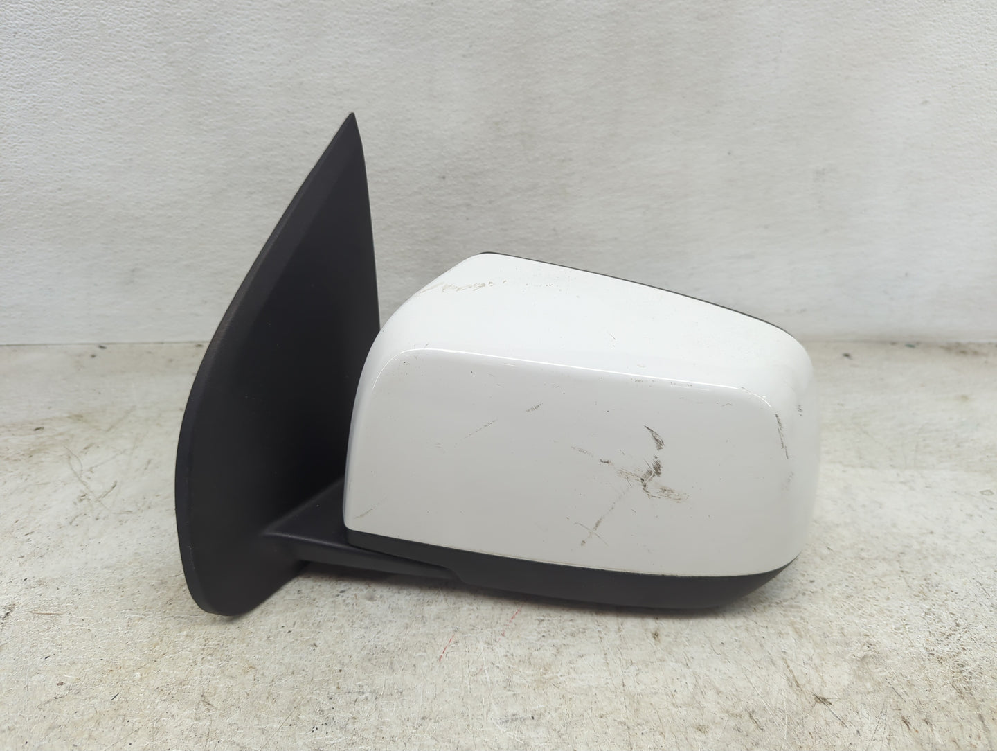 2017-2022 Chevrolet Colorado Driver Side View Mirror - Left Door Mirror OEM Used - Oemusedautoparts1.com
