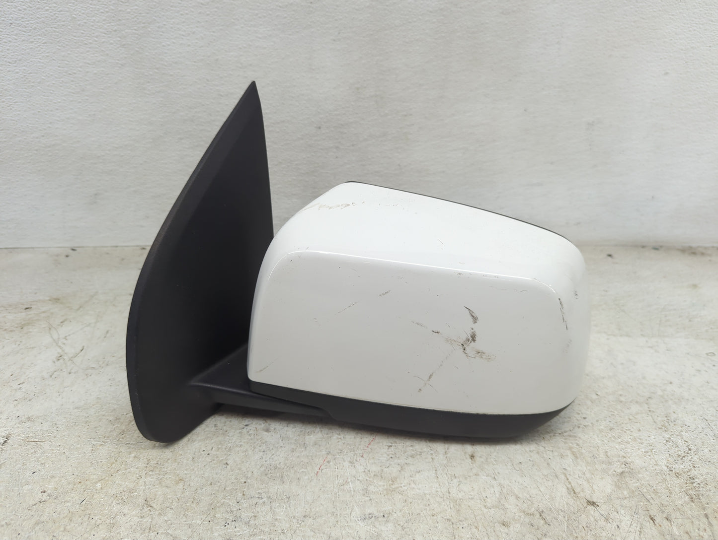 2017-2022 Chevrolet Colorado Driver Side View Mirror - Left Door Mirror OEM Used - Oemusedautoparts1.com