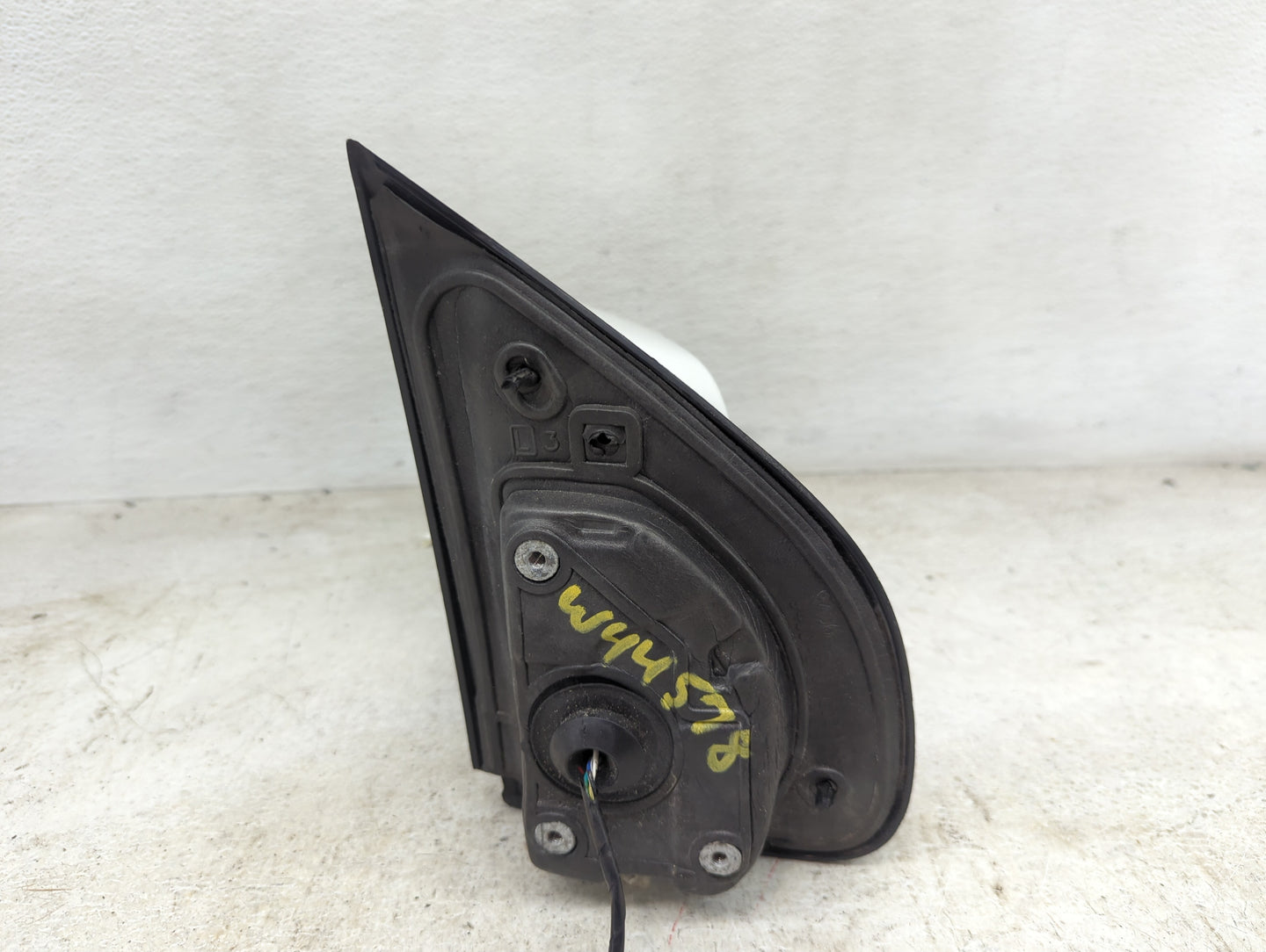 2017-2022 Chevrolet Colorado Driver Side View Mirror - Left Door Mirror OEM Used - Oemusedautoparts1.com