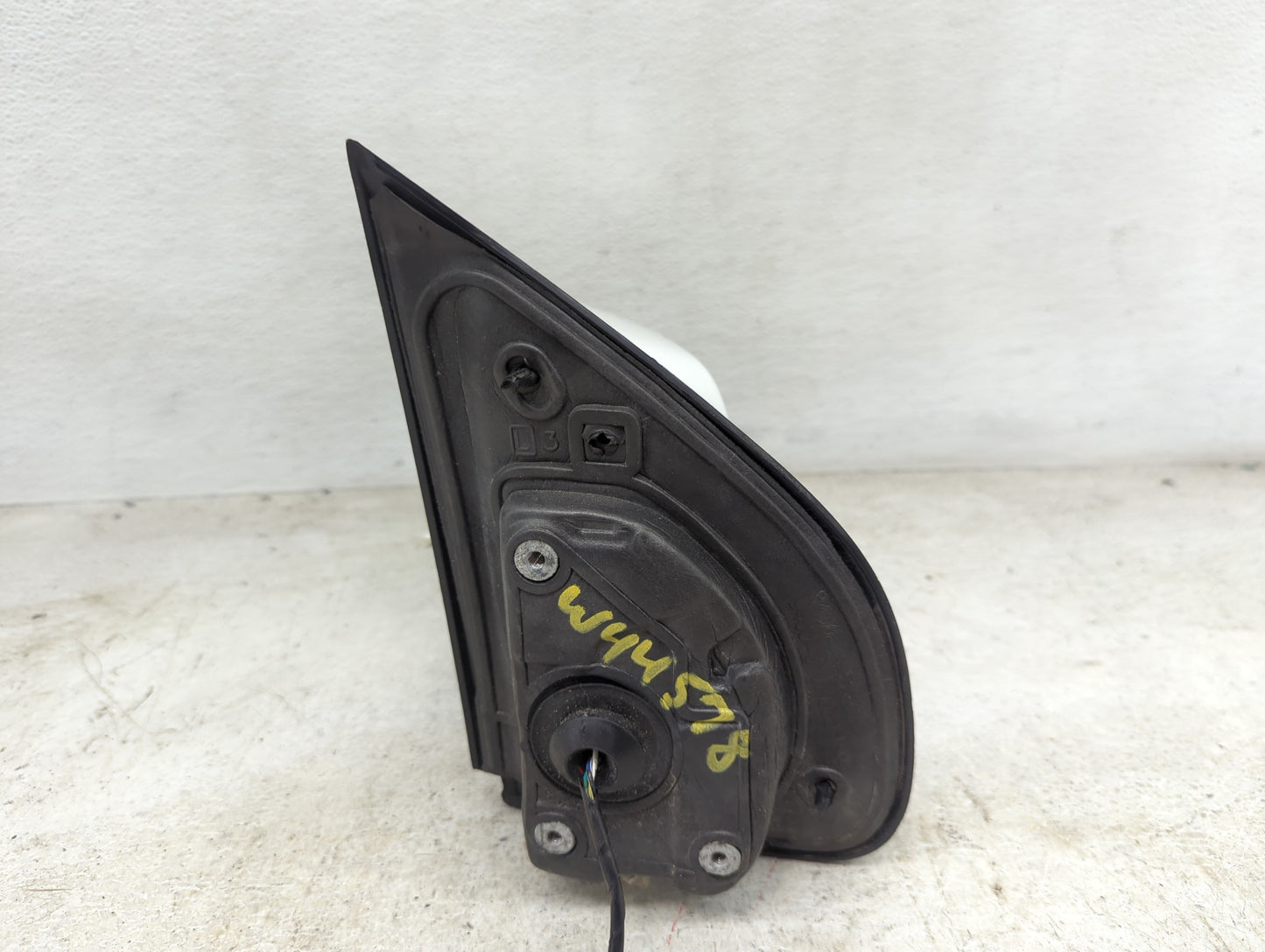 2017-2022 Chevrolet Colorado Driver Side View Mirror - Left Door Mirror OEM Used - Oemusedautoparts1.com