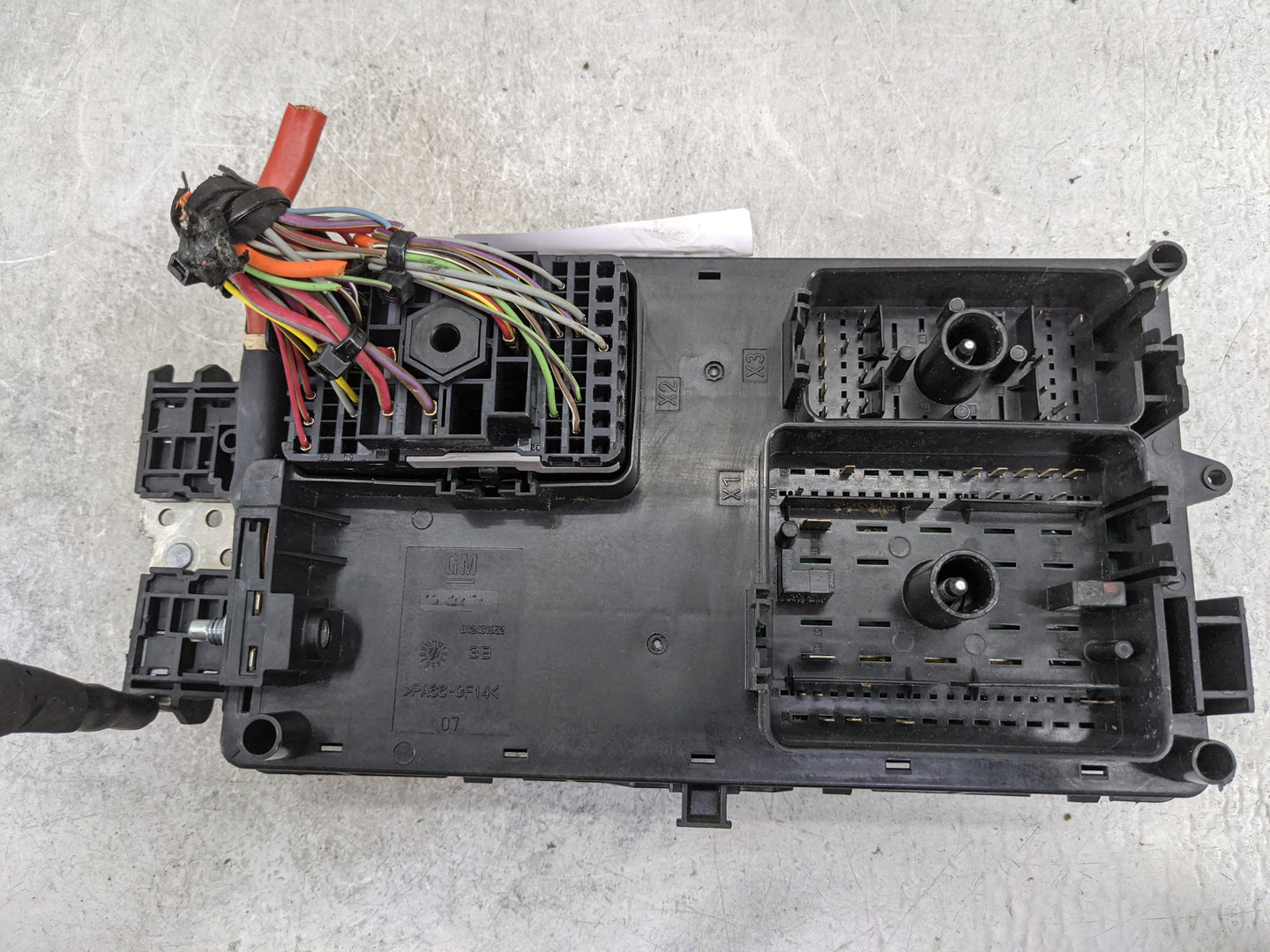 2017-2018 Chevrolet Colorado Fusebox Fuse Box Panel Relay Module P/N:13372792 1327207, 812461952 Fits Fits 2017 2018 2019 20