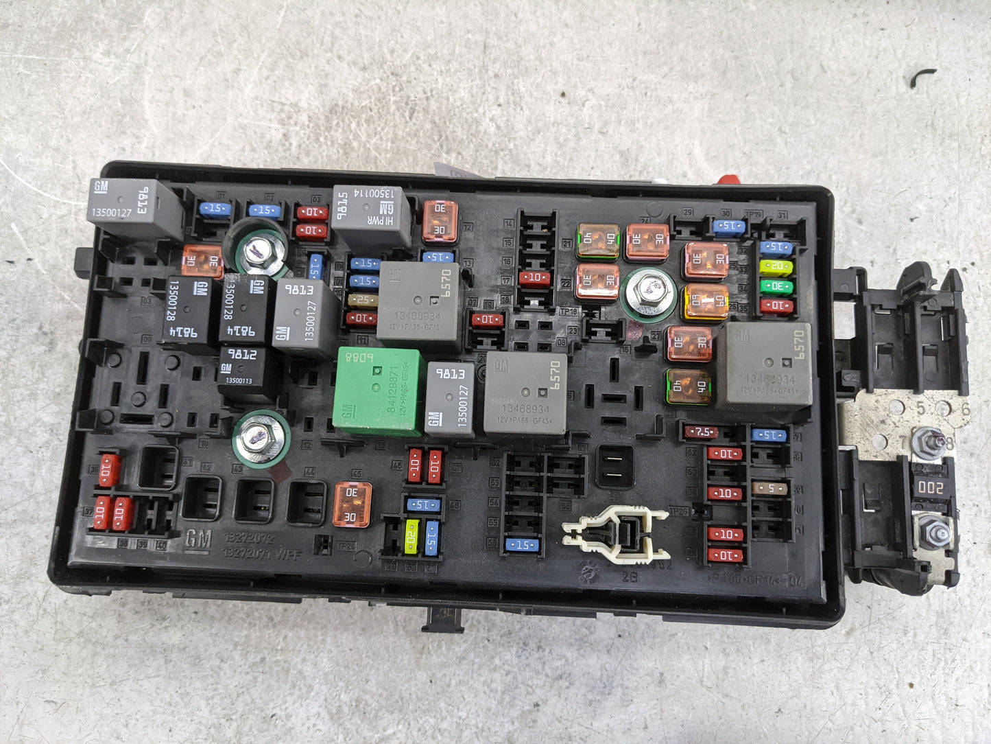 2017-2018 Chevrolet Colorado Fusebox Fuse Box Panel Relay Module P/N:13372792 1327207, 812461952 Fits Fits 2017 2018 2019 20