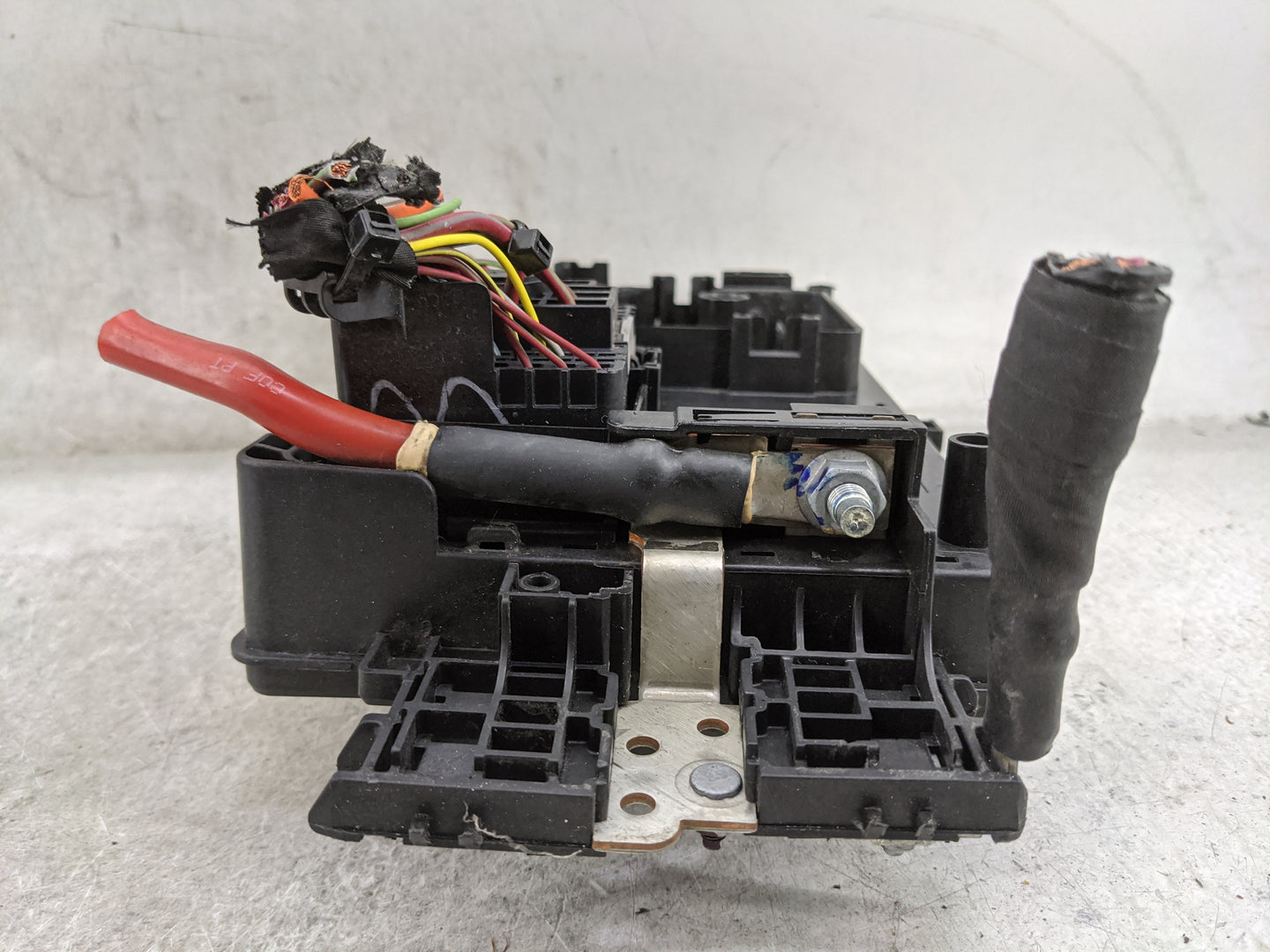 2017-2018 Chevrolet Colorado Fusebox Fuse Box Panel Relay Module P/N:13372792 1327207, 812461952 Fits Fits 2017 2018 2019 20