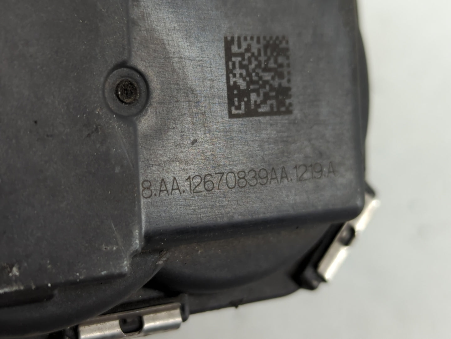 2016-2022 Chevrolet Colorado Throttle Body P/N:12670839AA Fits Fits 2016 2017 2018 2019 2020 2021 2022 OEM Used Auto Parts -