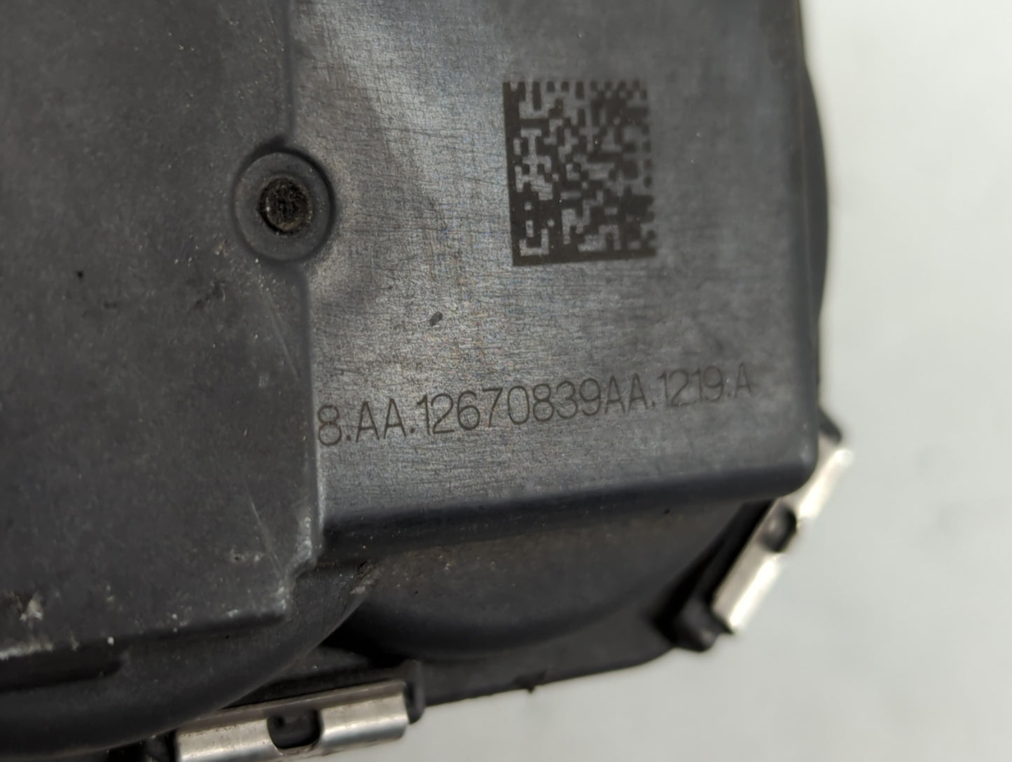 2016-2022 Chevrolet Colorado Throttle Body P/N:12670839AA Fits Fits 2016 2017 2018 2019 2020 2021 2022 OEM Used Auto Parts -