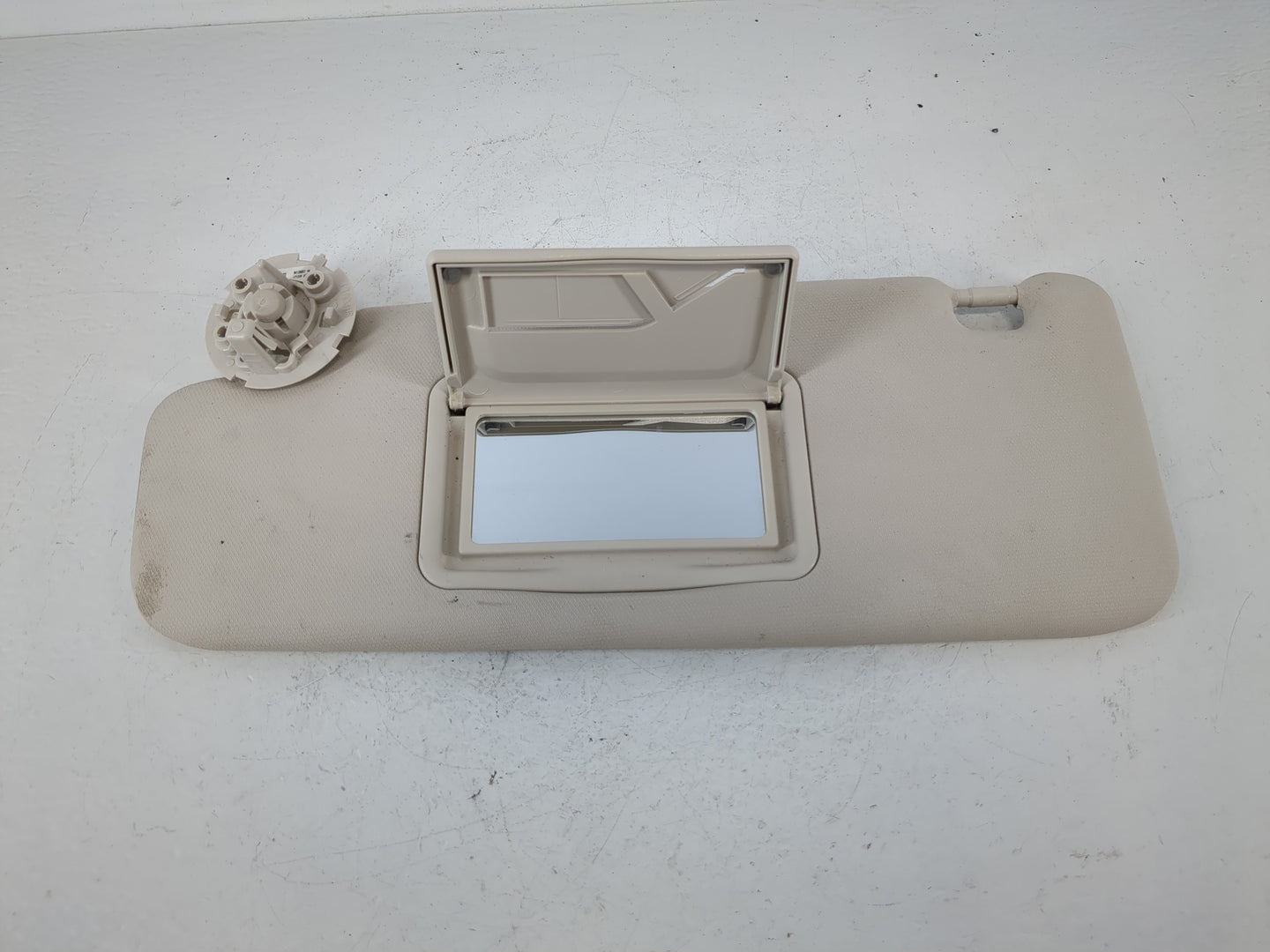 2017-2019 Chevrolet Cruze Sun Visor Shade Replacement Driver Left Mirror Fits Fits 2017 2018 2019 OEM Used Auto Parts - Oemu