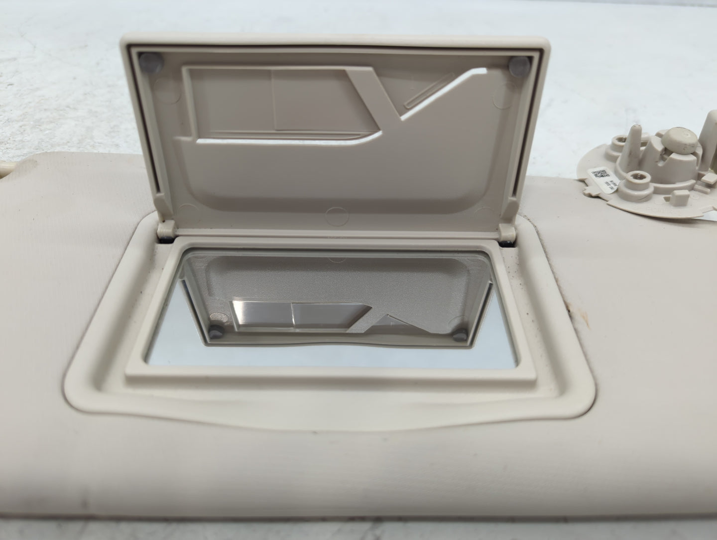 2017-2019 Chevrolet Cruze Sun Visor Shade Replacement Passenger Right Mirror Fits Fits 2017 2018 2019 OEM Used Auto Parts - 