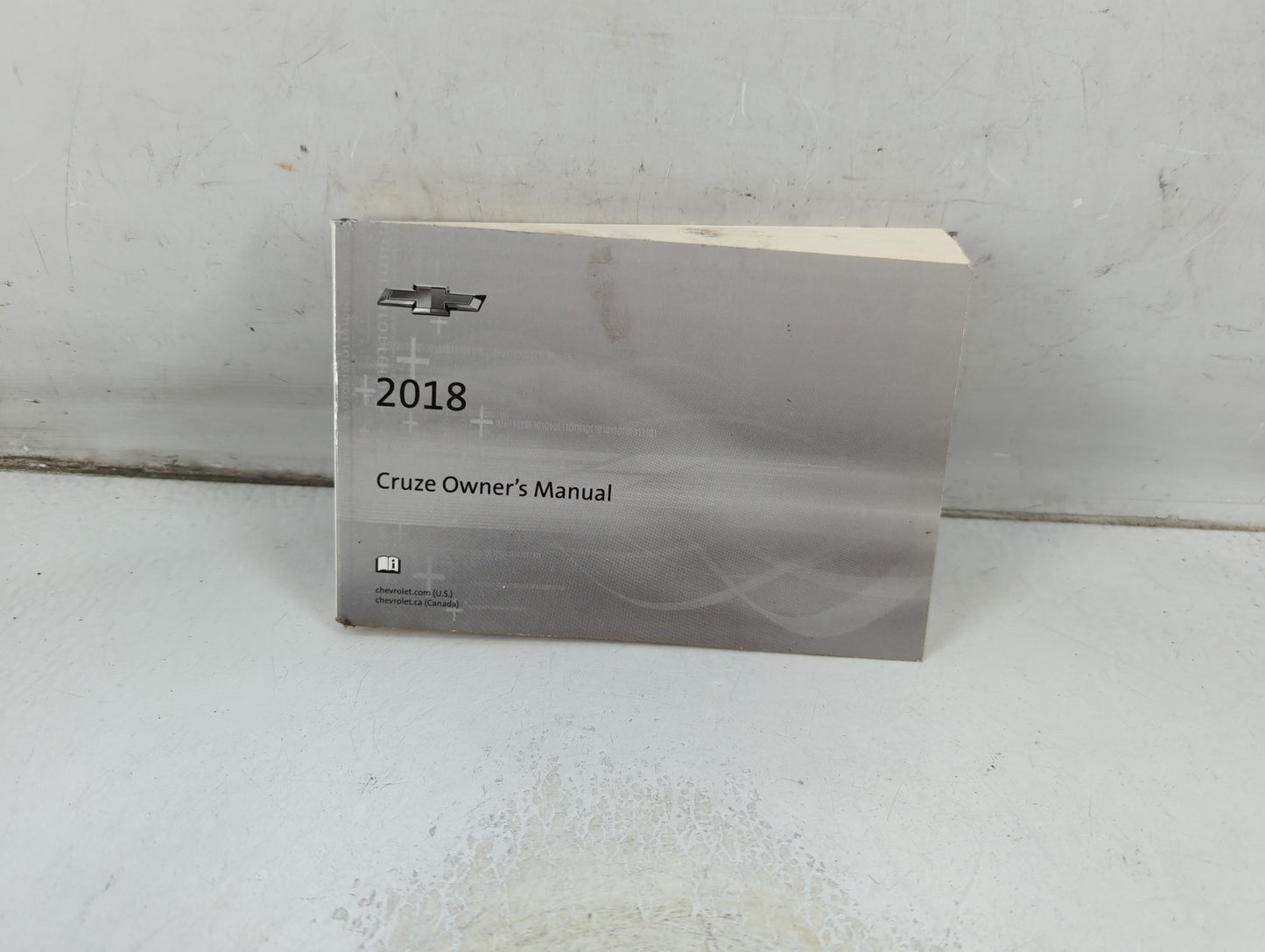 2018 Chevrolet Cruze Owners Manual Book Guide P/N:84042073 A OEM Used Auto Parts - Oemusedautoparts1.com