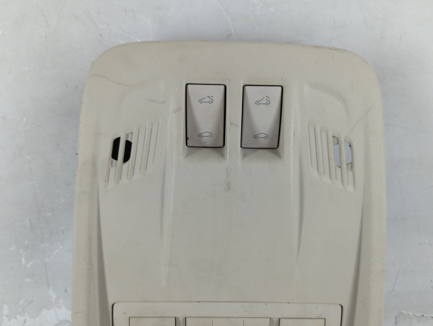 2016-2019 Chevrolet Cruze Overhead Roof Console 1072462 - Oemusedautoparts1.com