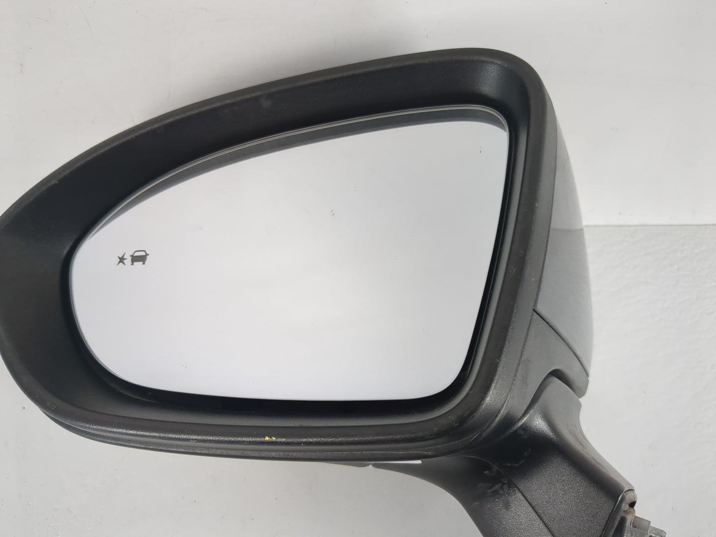 2016-2019 Chevrolet Cruze Driver Side View Mirror - Left Door Mirror OEM Used - Oemusedautoparts1.com