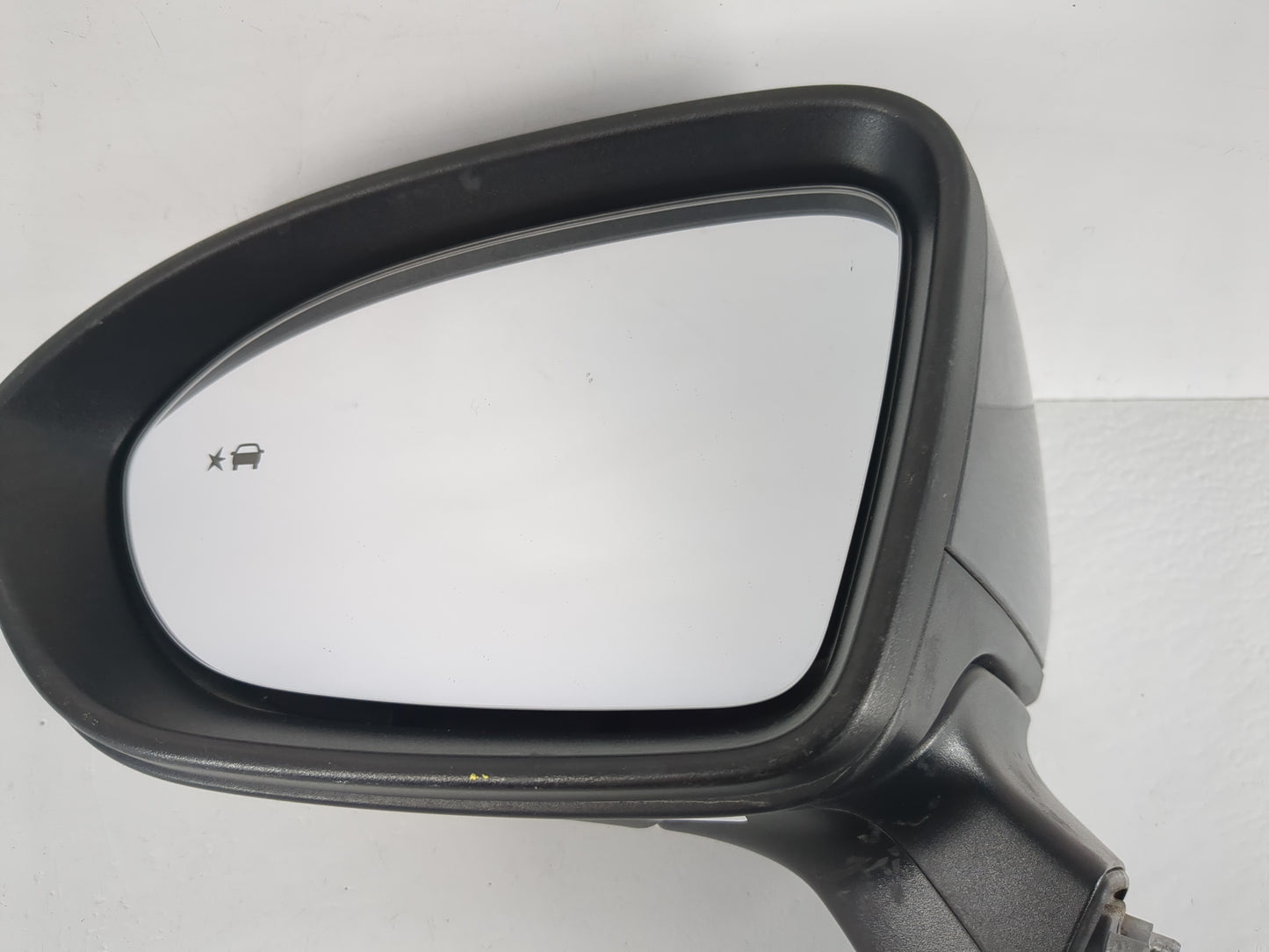 2016-2019 Chevrolet Cruze Driver Side View Mirror - Left Door Mirror OEM Used - Oemusedautoparts1.com