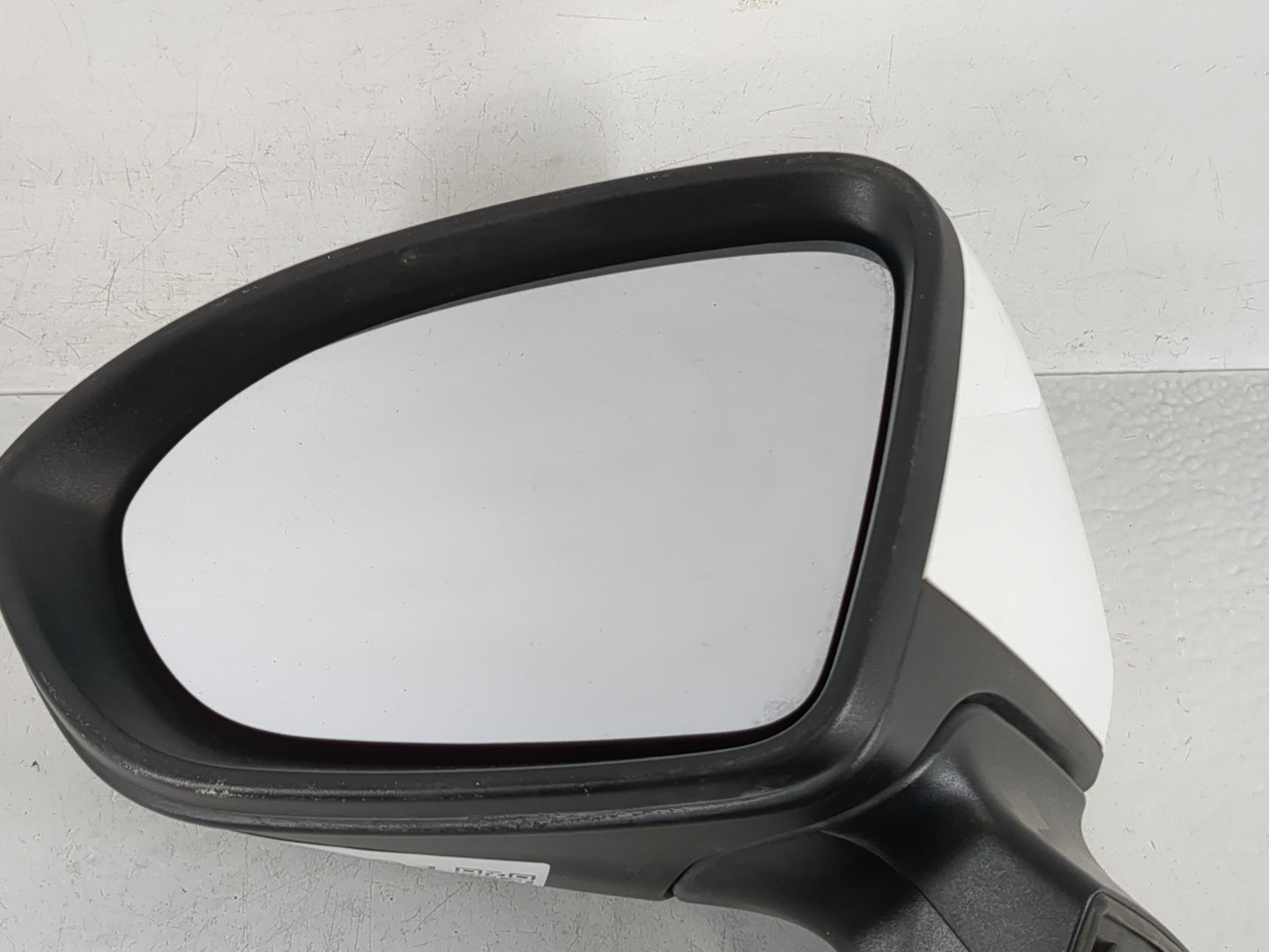 2016-2019 Chevrolet Cruze Driver Side View Mirror - Left Door Mirror OEM Used - Oemusedautoparts1.com