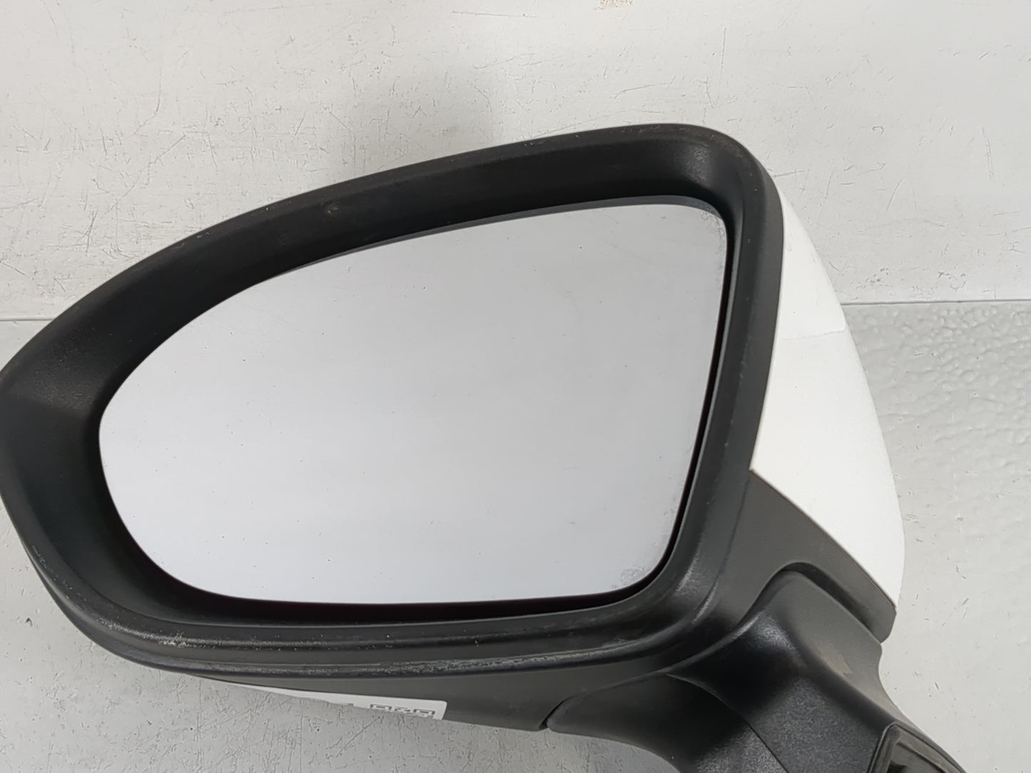 2016-2019 Chevrolet Cruze Driver Side View Mirror - Left Door Mirror OEM Used - Oemusedautoparts1.com