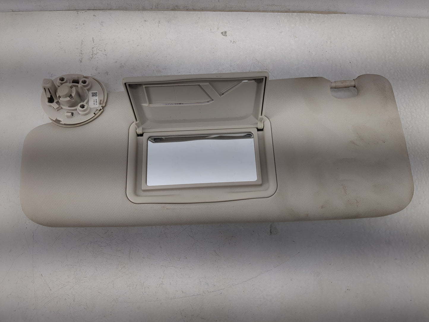 2017-2019 Chevrolet Cruze Sun Visor Shade Replacement Driver Left Mirror Fits Fits 2017 2018 2019 OEM Used Auto Parts - Oemu