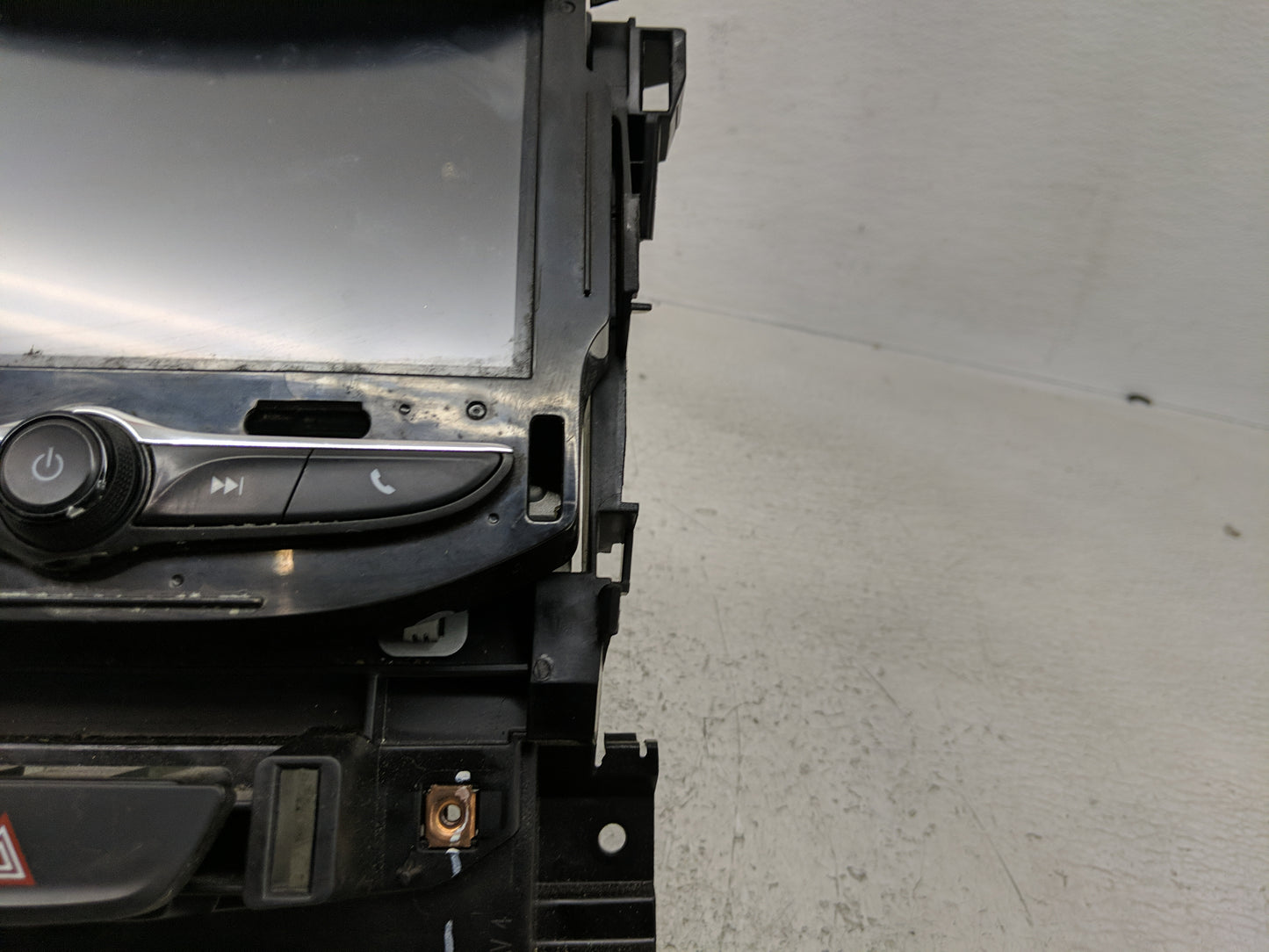2018 Chevrolet Cruze Radio AM FM Cd Player Receiver Replacement Fits Fits 2019 2020 2021 OEM Used Auto Parts - Oemusedautopa